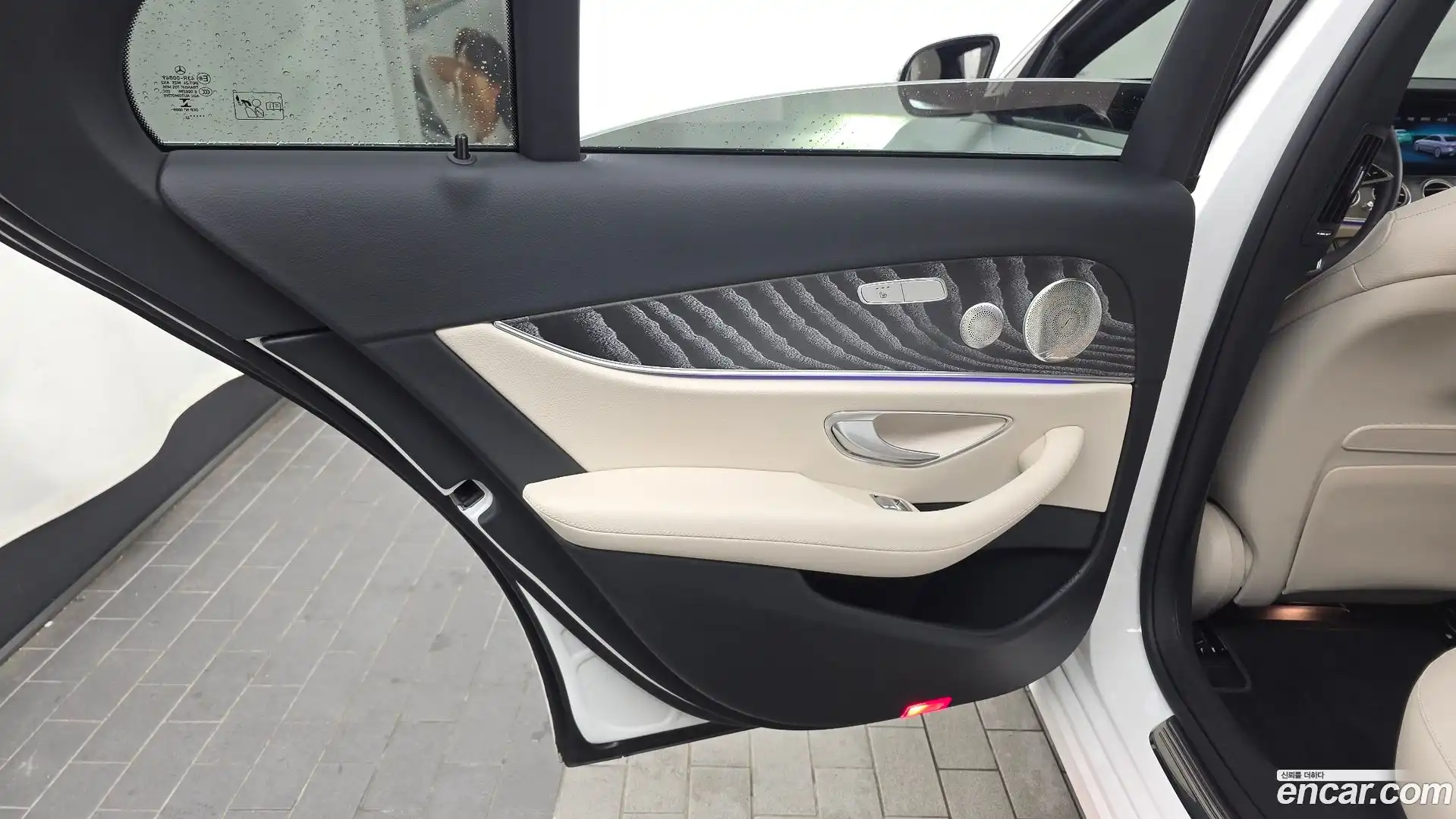 E-Class Mercedes-Benz 2022.4-INNER-035