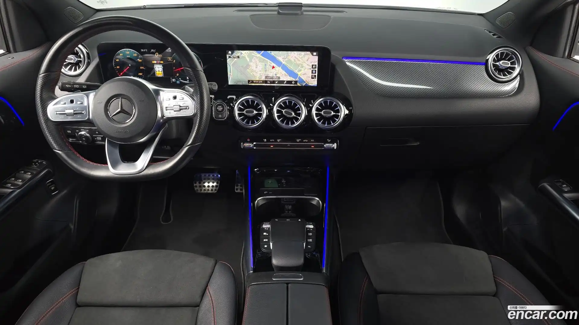 GLA-Class Mercedes-Benz 2020.11-INNER-007