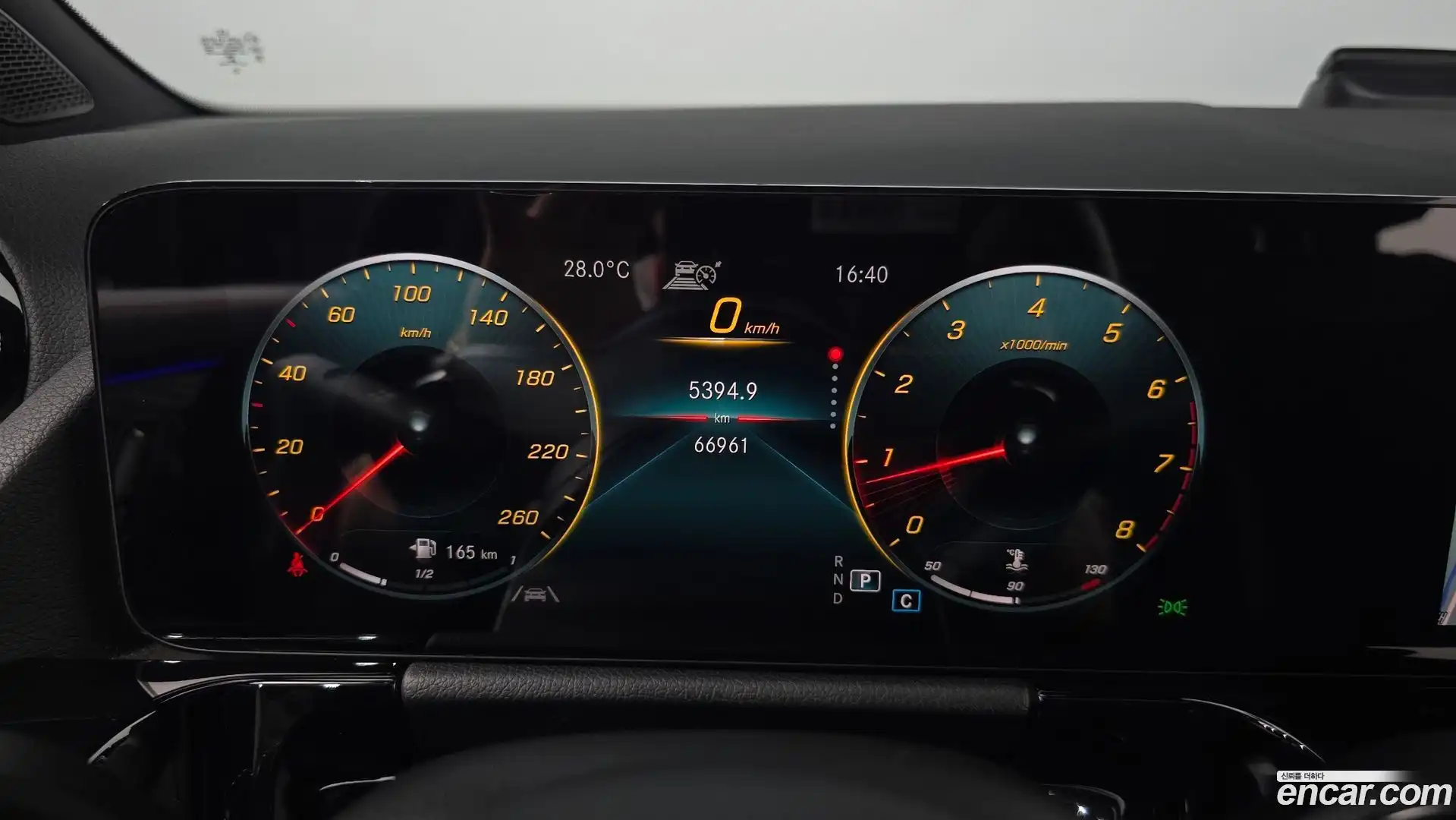 GLA-Class Mercedes-Benz 2020.11-INNER-008