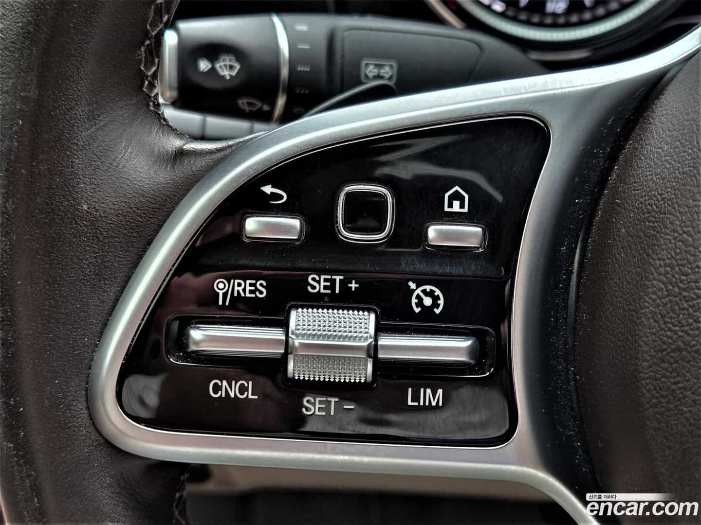 E-Class Mercedes-Benz 2019.8-OPTION-021