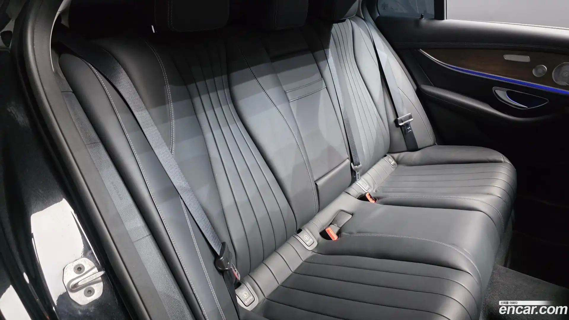 E-Class Mercedes-Benz 2020.11-OPTION-015