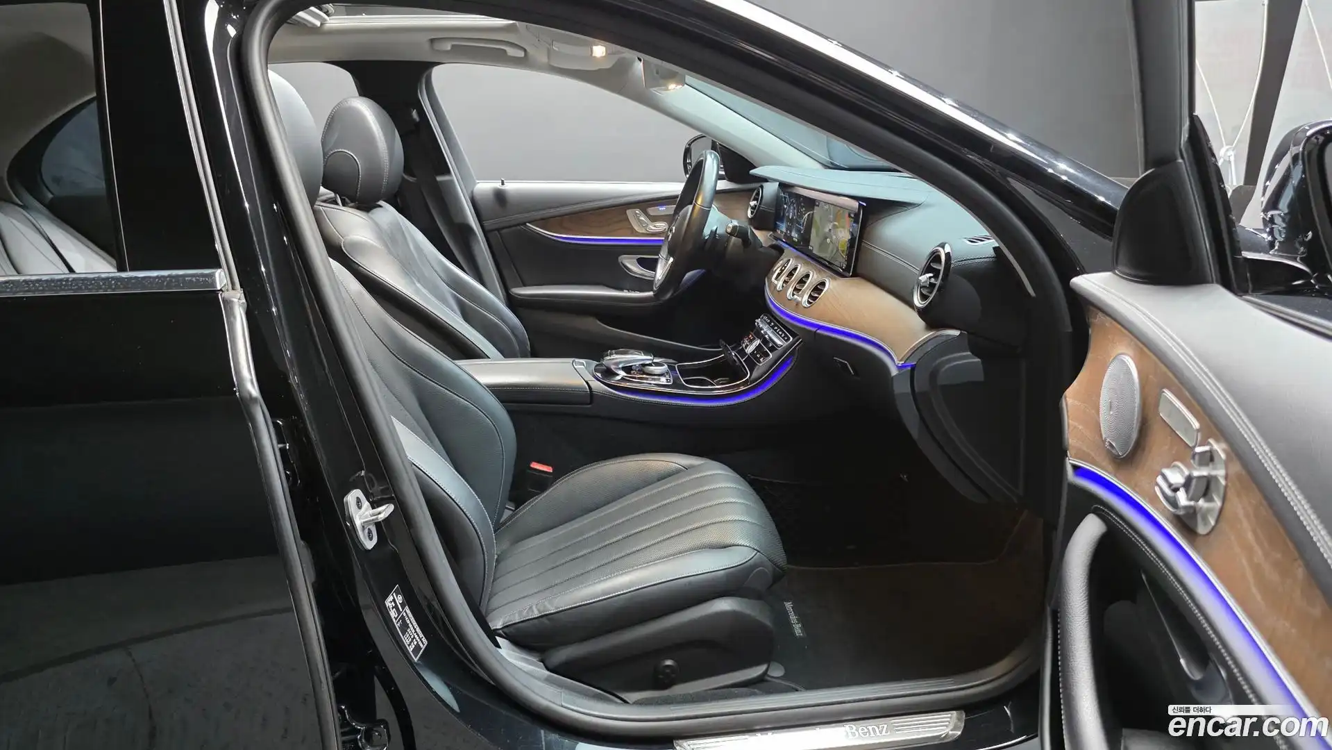 E-Class Mercedes-Benz 2020.11-INNER-036