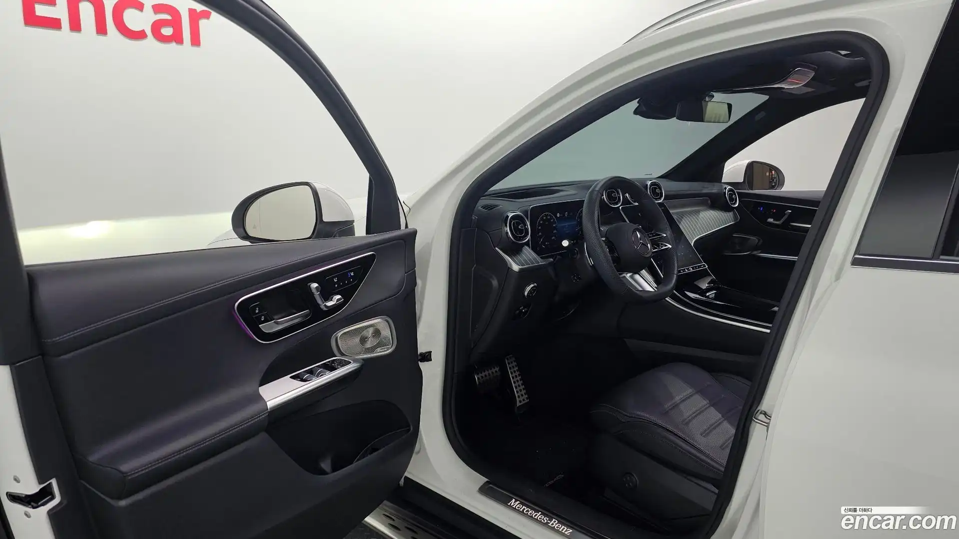 GLC-Class Mercedes-Benz 2024.2-INNER-010