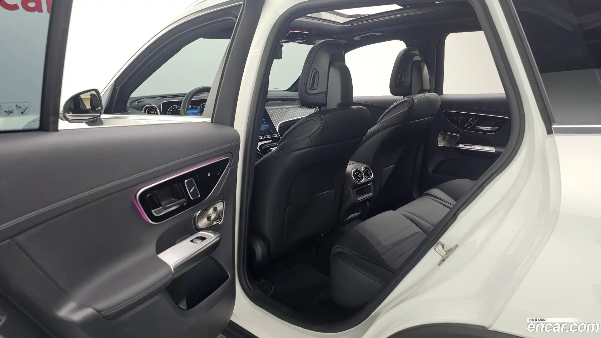 GLC-Class Mercedes-Benz 2024.2-OPTION-023