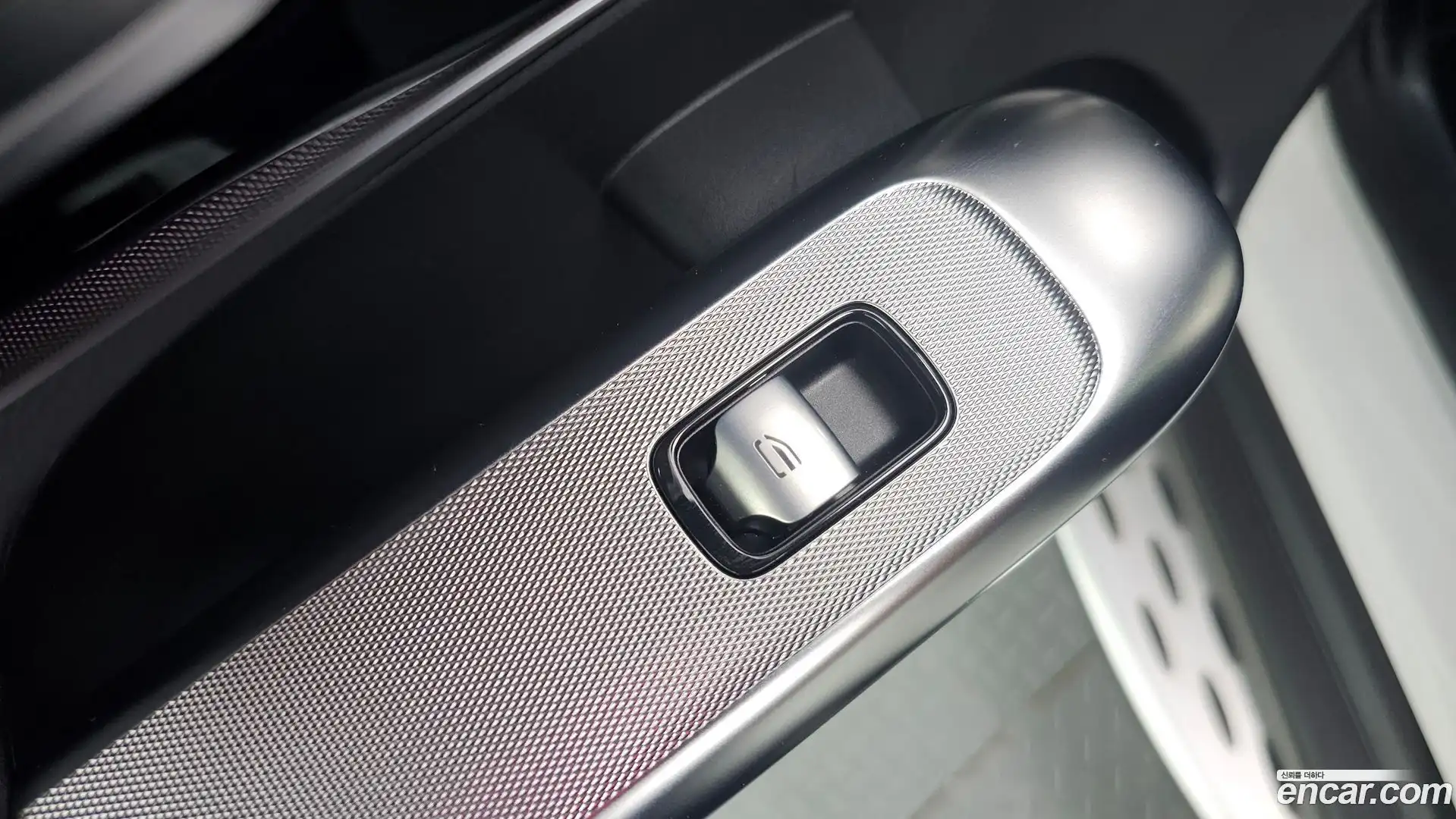 GLC-Class Mercedes-Benz 2024.2-OPTION-040