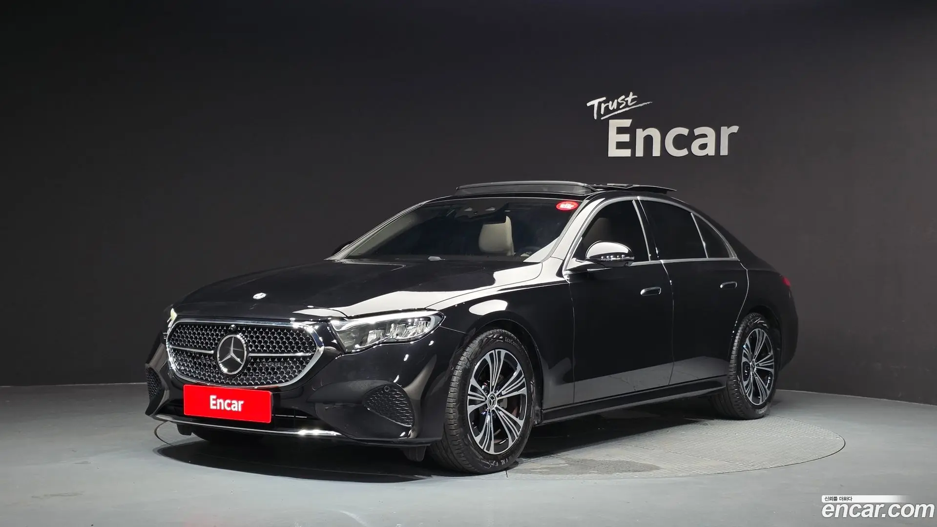 Main__Slider__Photo:E-Class Mercedes-Benz 2025.5-0