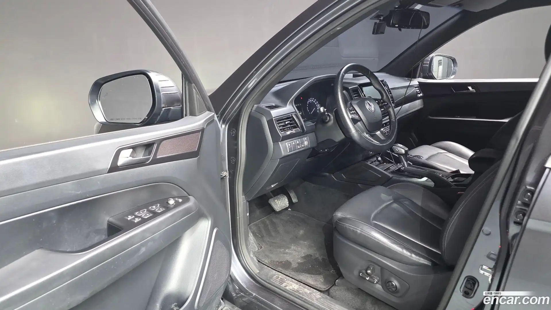 Rexton KG Mobility 2020.0-INNER-010