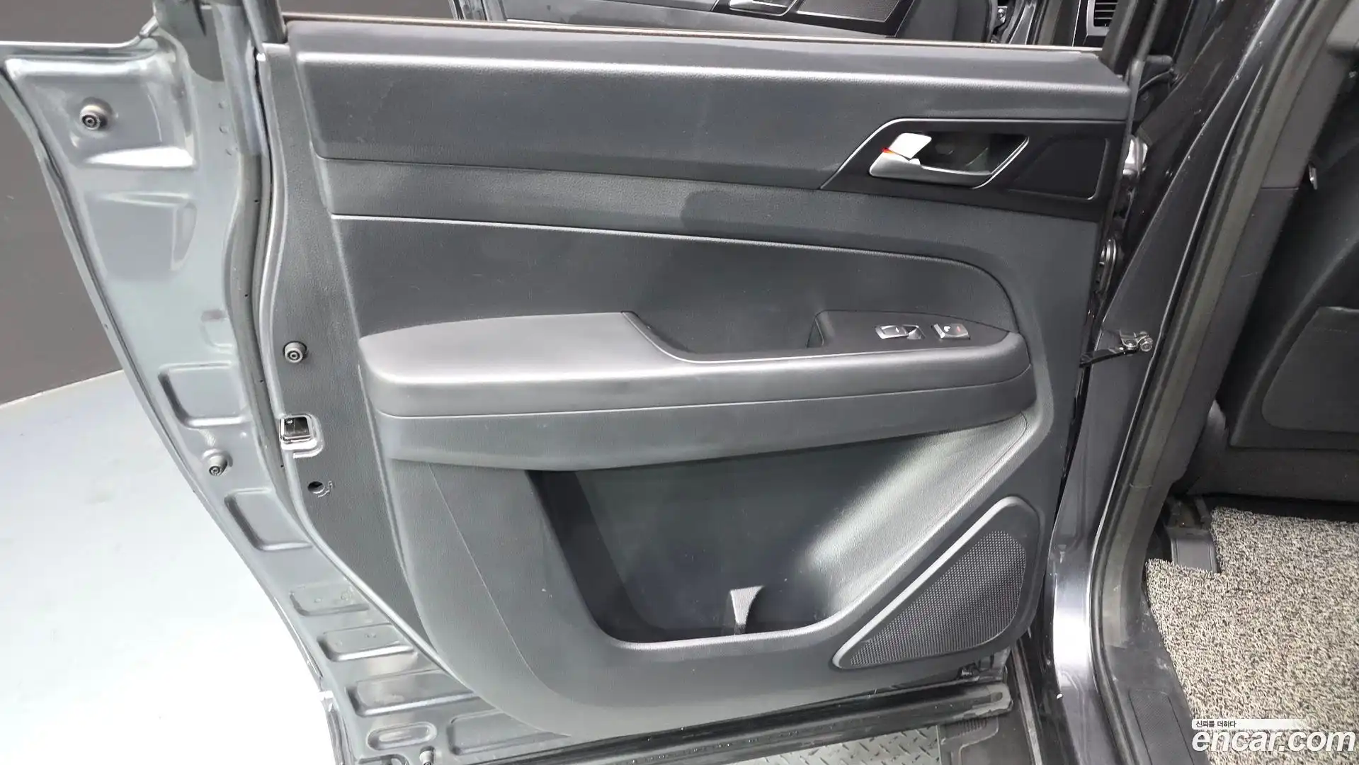 Rexton KG Mobility 2020.0-INNER-035