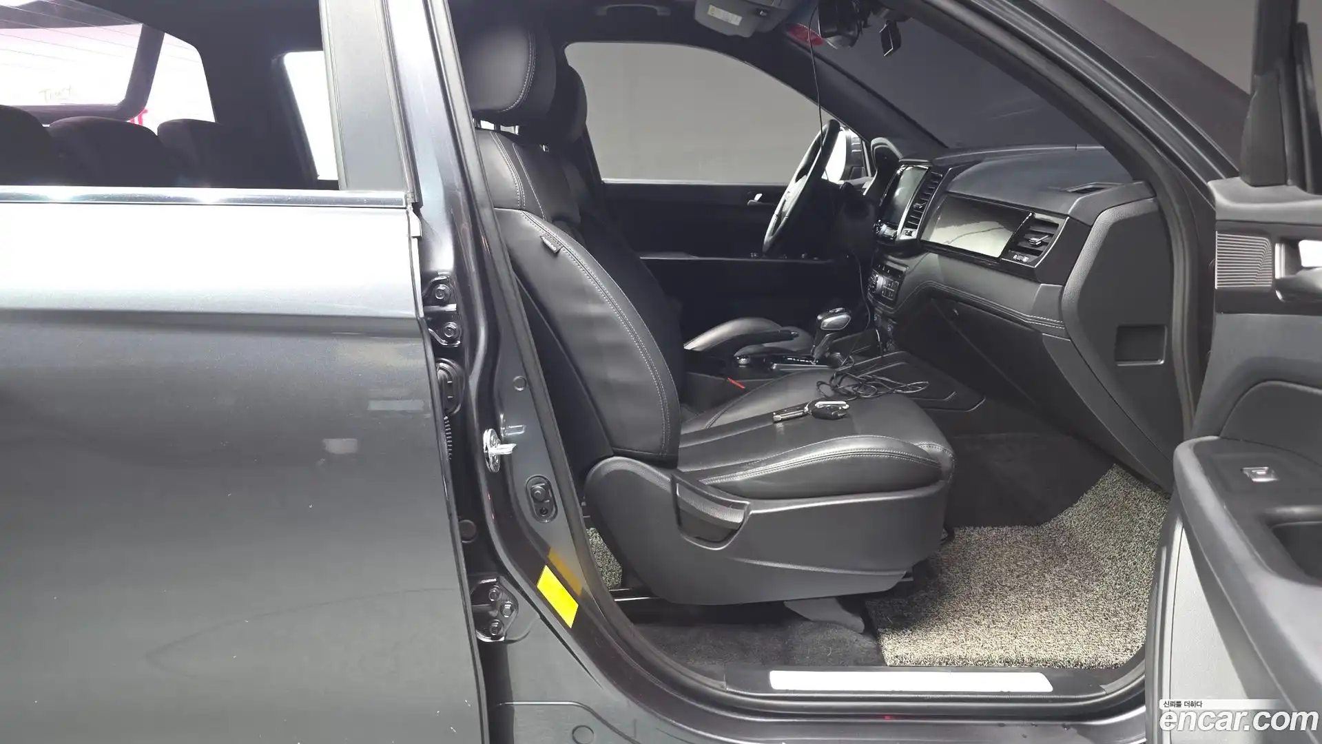 Rexton KG Mobility 2020.0-INNER-036