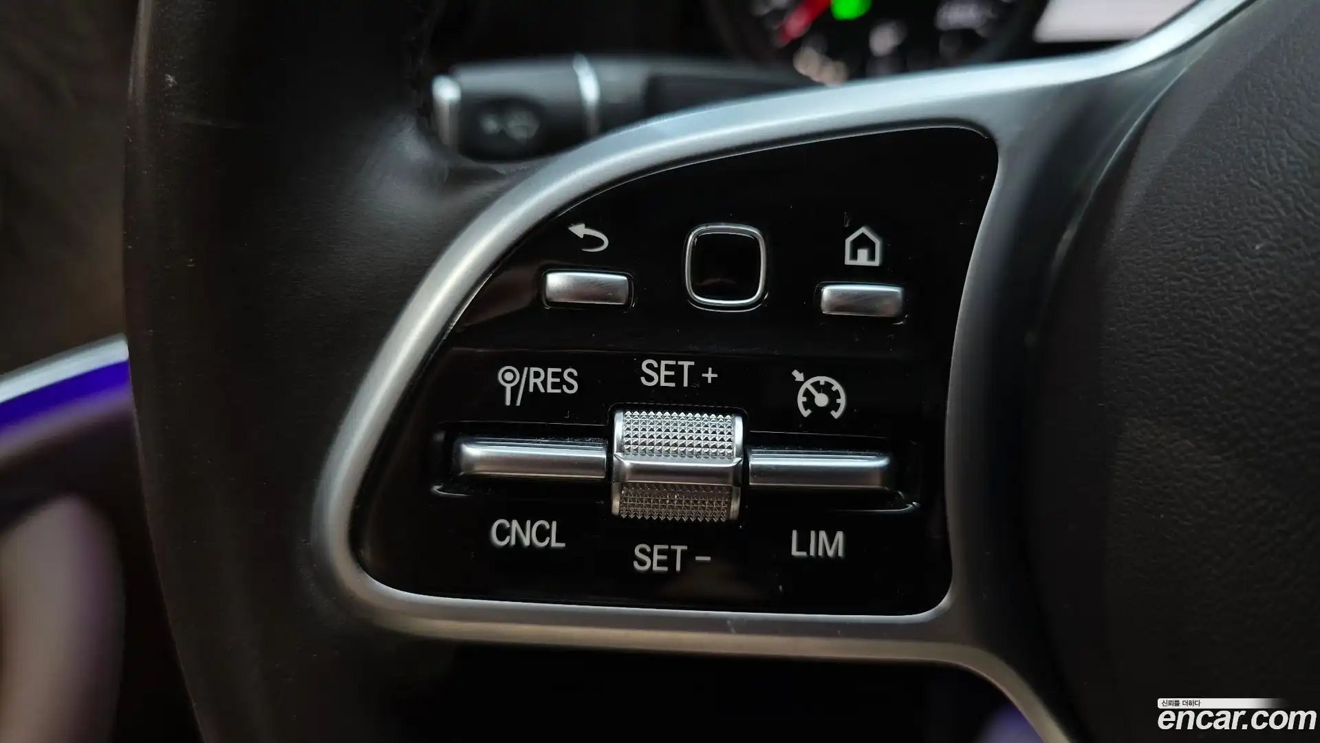 E-Class Mercedes-Benz 2019.6-OPTION-024