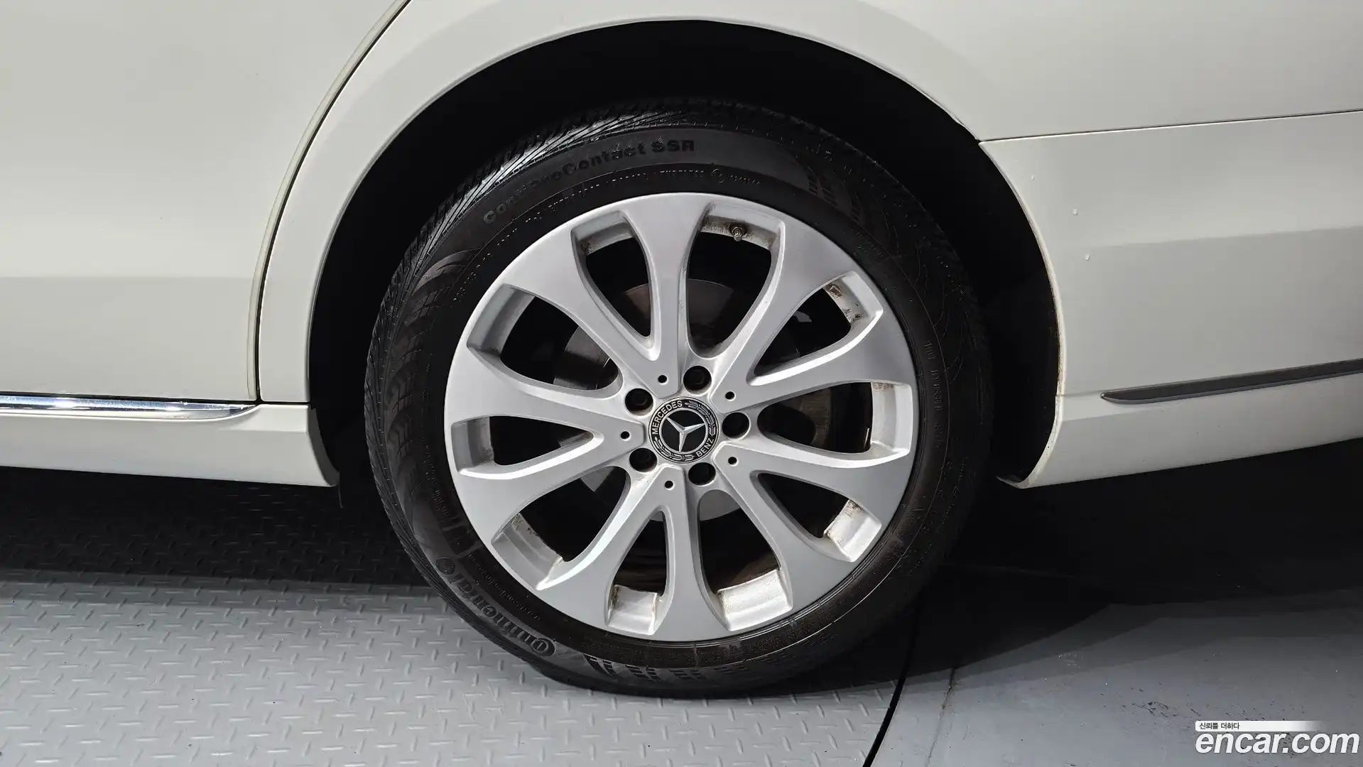 E-Class Mercedes-Benz 2019.6-OUTER-031