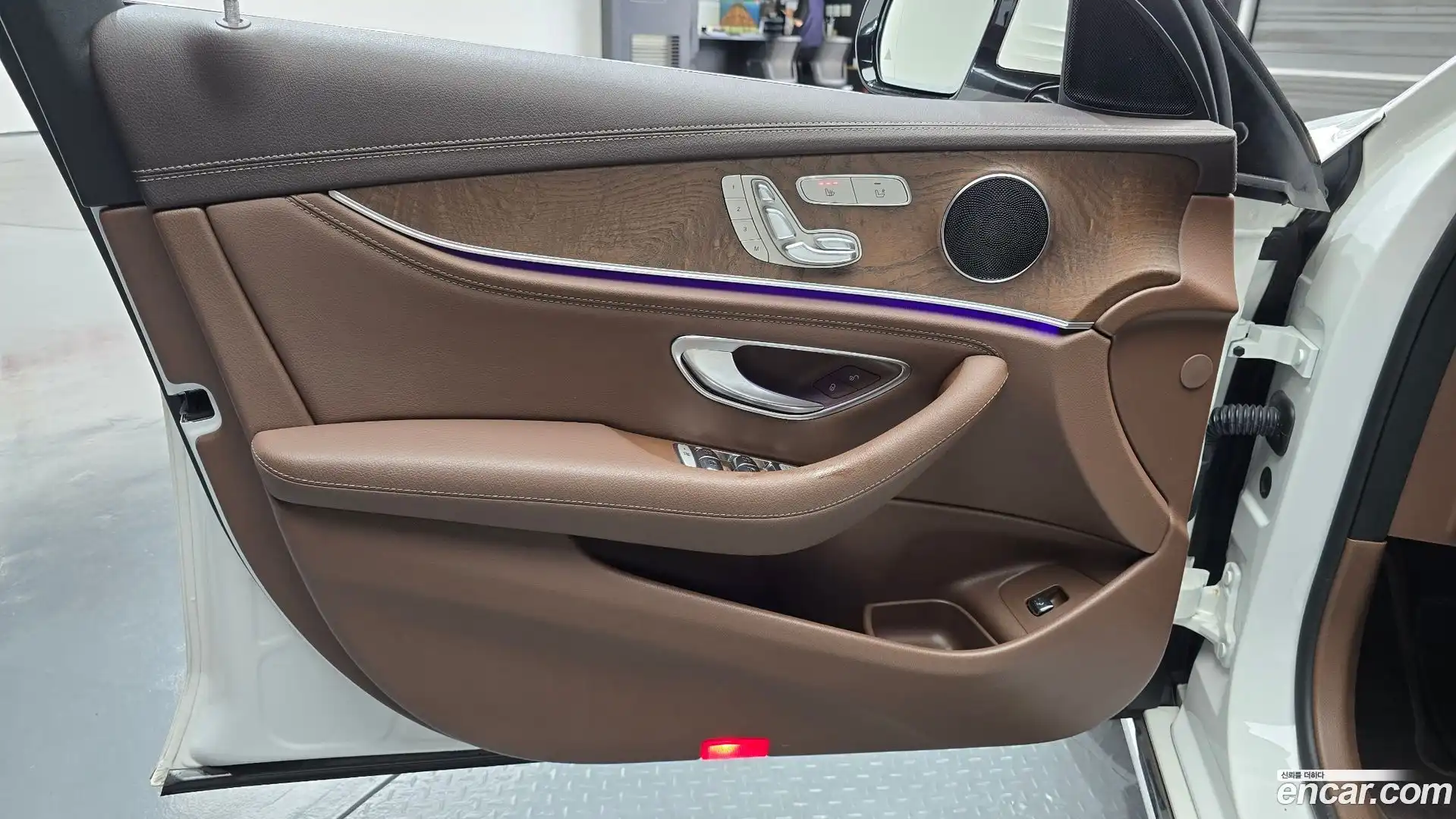 E-Class Mercedes-Benz 2019.6-INNER-034