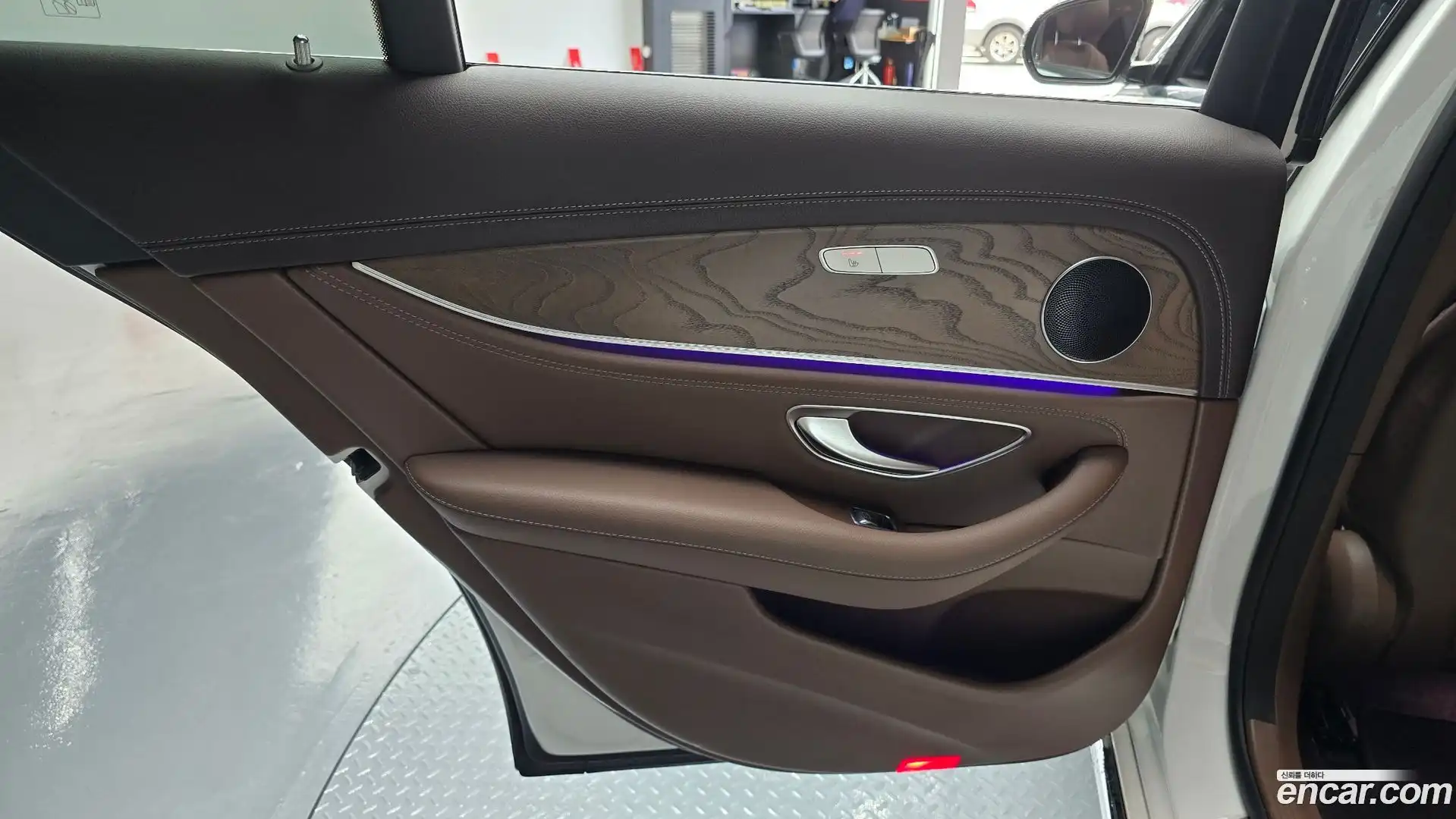 E-Class Mercedes-Benz 2019.6-INNER-035