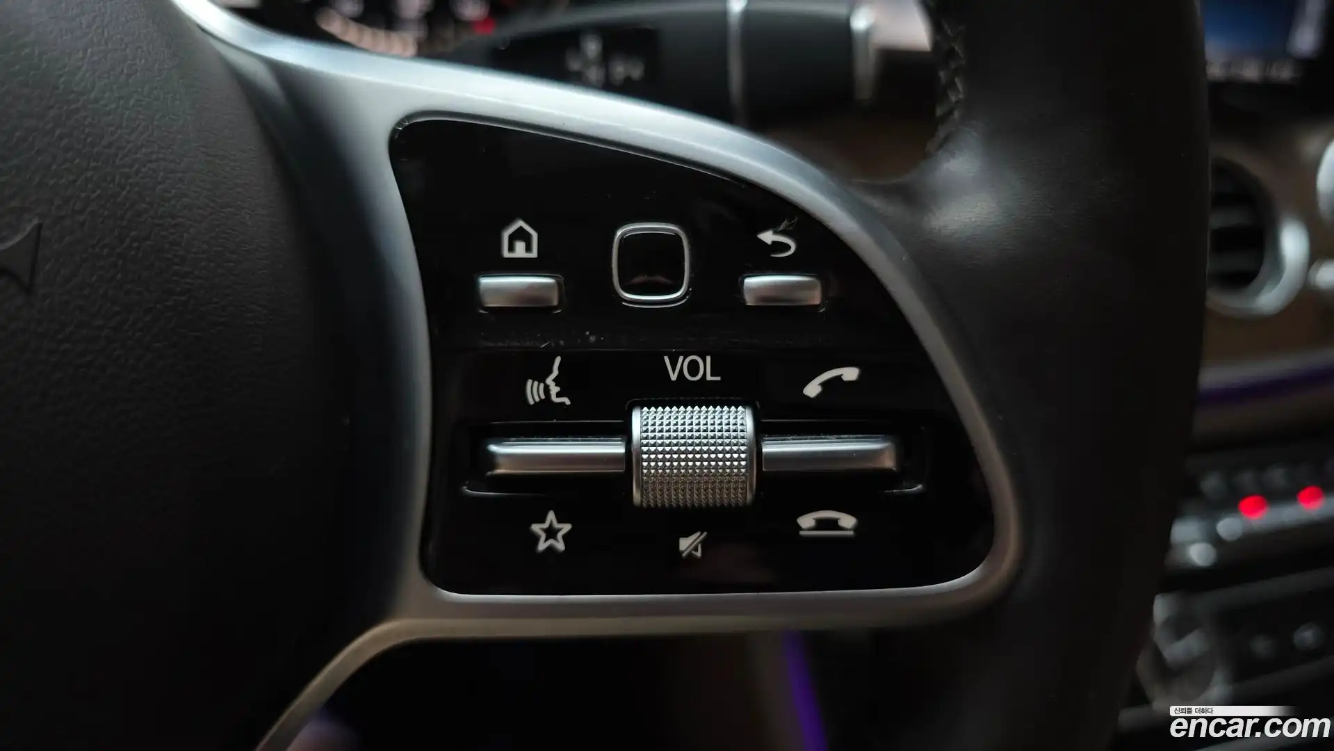 E-Class Mercedes-Benz 2019.6-OPTION-040
