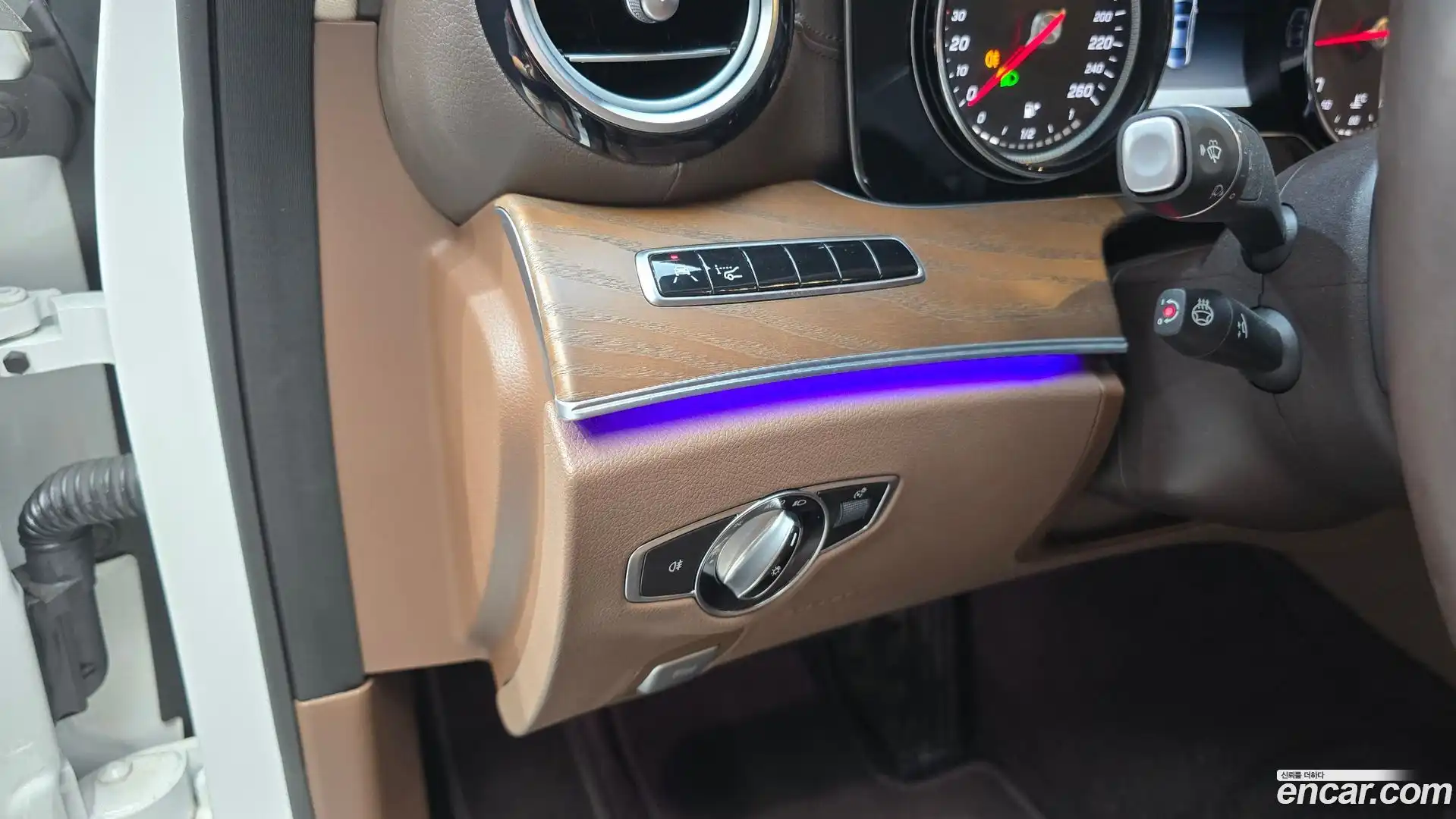 E-Class Mercedes-Benz 2019.6-OPTION-042