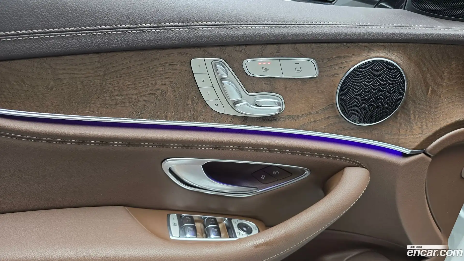 E-Class Mercedes-Benz 2019.6-OPTION-043