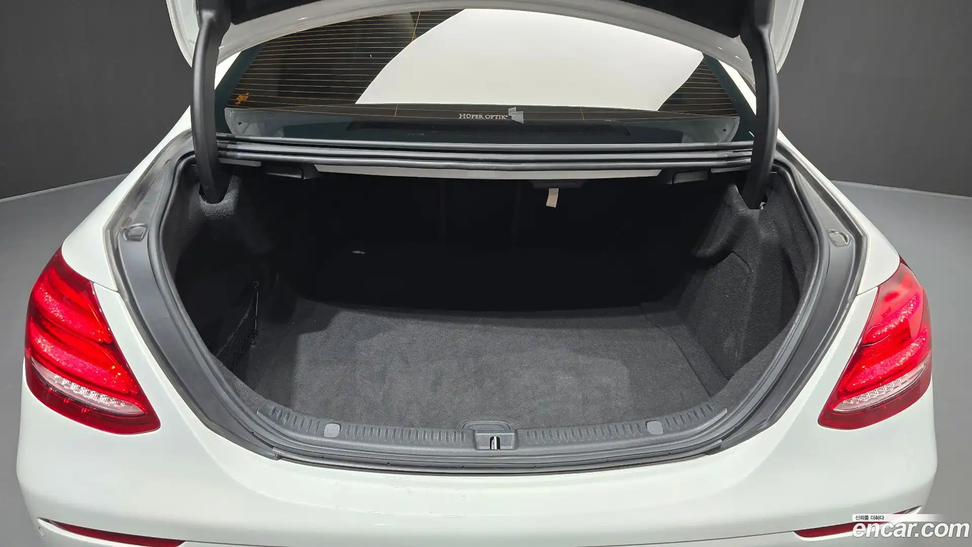E-Class Mercedes-Benz 2019.6-OPTION-048