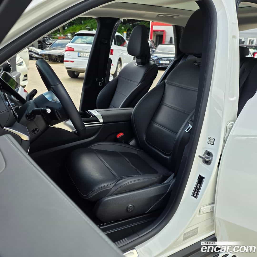GLC-Class Mercedes-Benz 2024.4-INNER-010