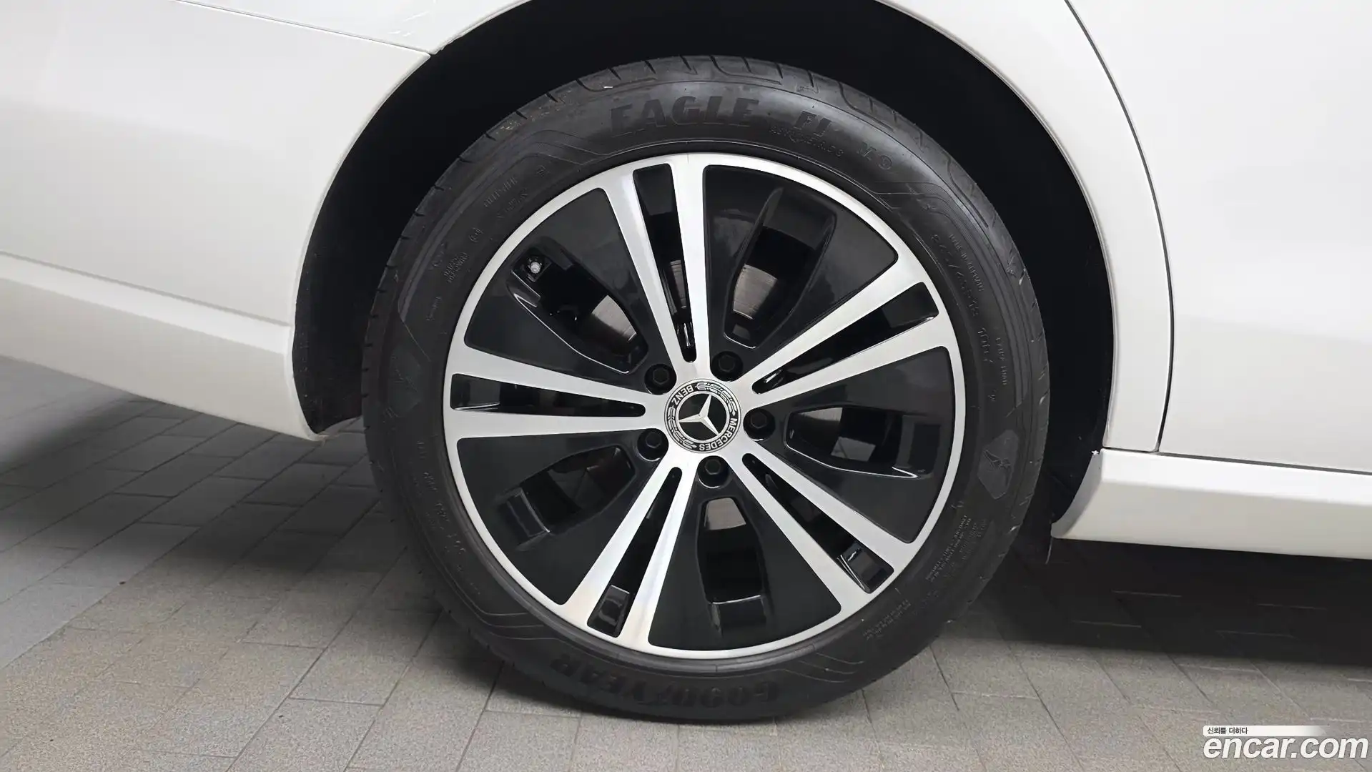 E-Class Mercedes-Benz 2022.4-OUTER-005