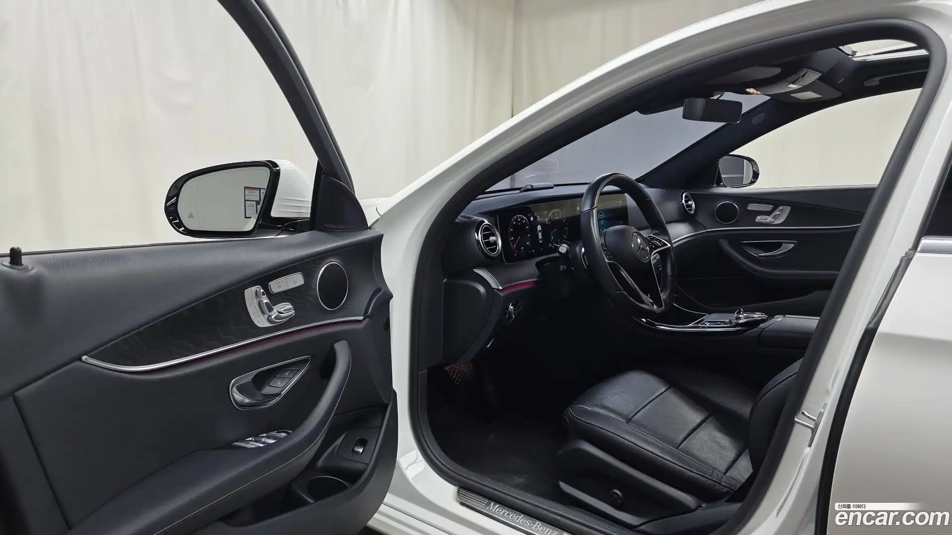 E-Class Mercedes-Benz 2022.4-INNER-010