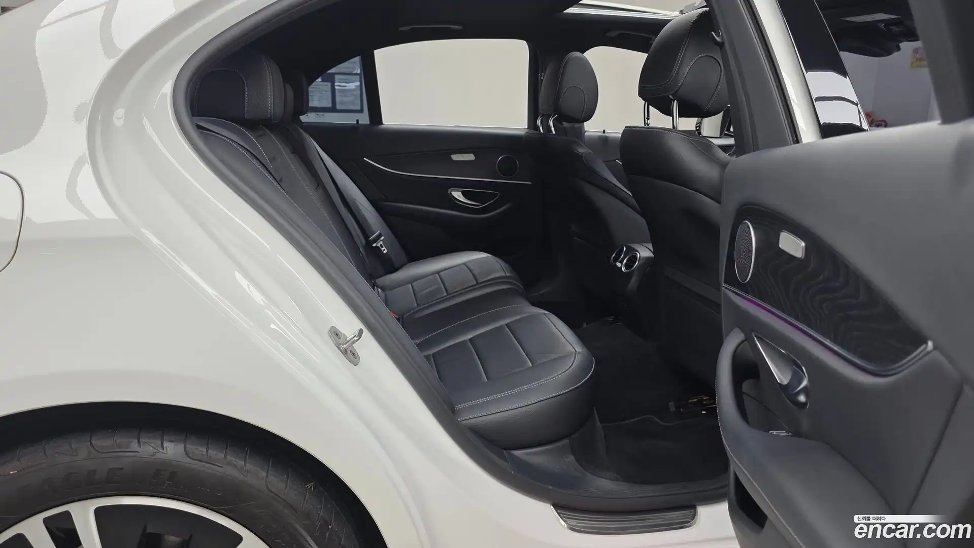 E-Class Mercedes-Benz 2022.4-OPTION-015