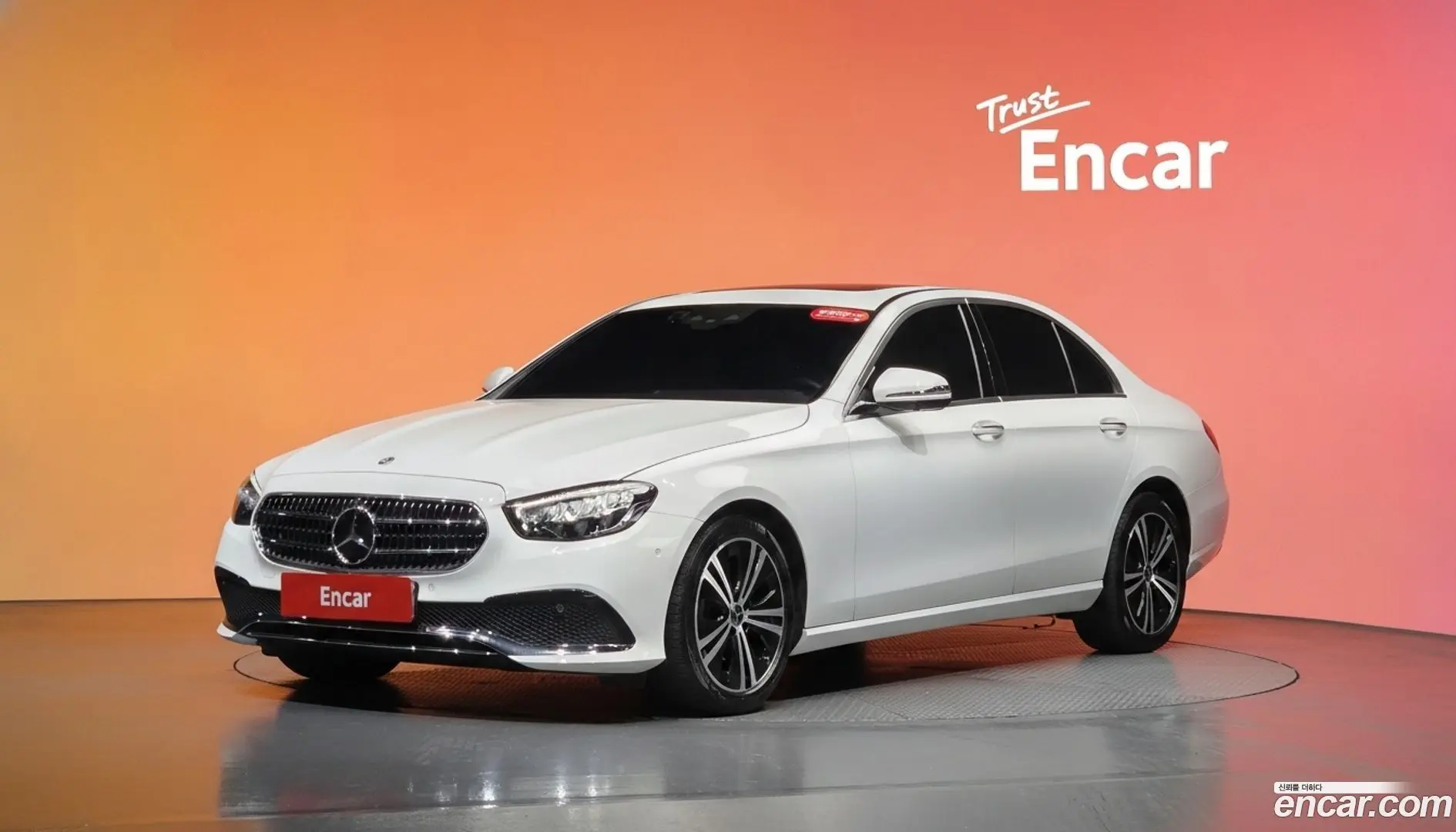 Main__Slider__Photo:E-Class Mercedes-Benz 2022.4-0