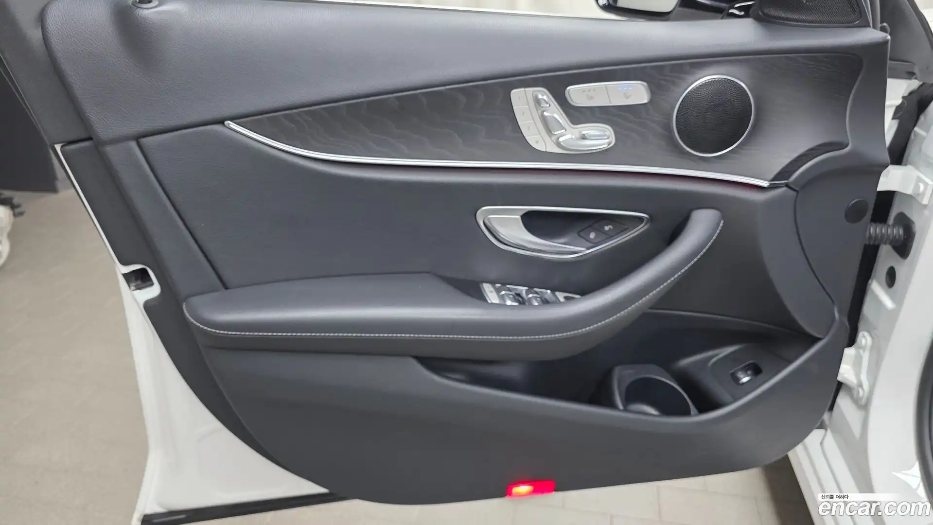 E-Class Mercedes-Benz 2022.4-INNER-034