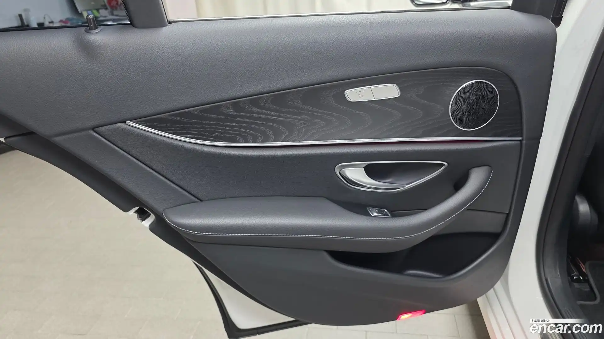 E-Class Mercedes-Benz 2022.4-INNER-035