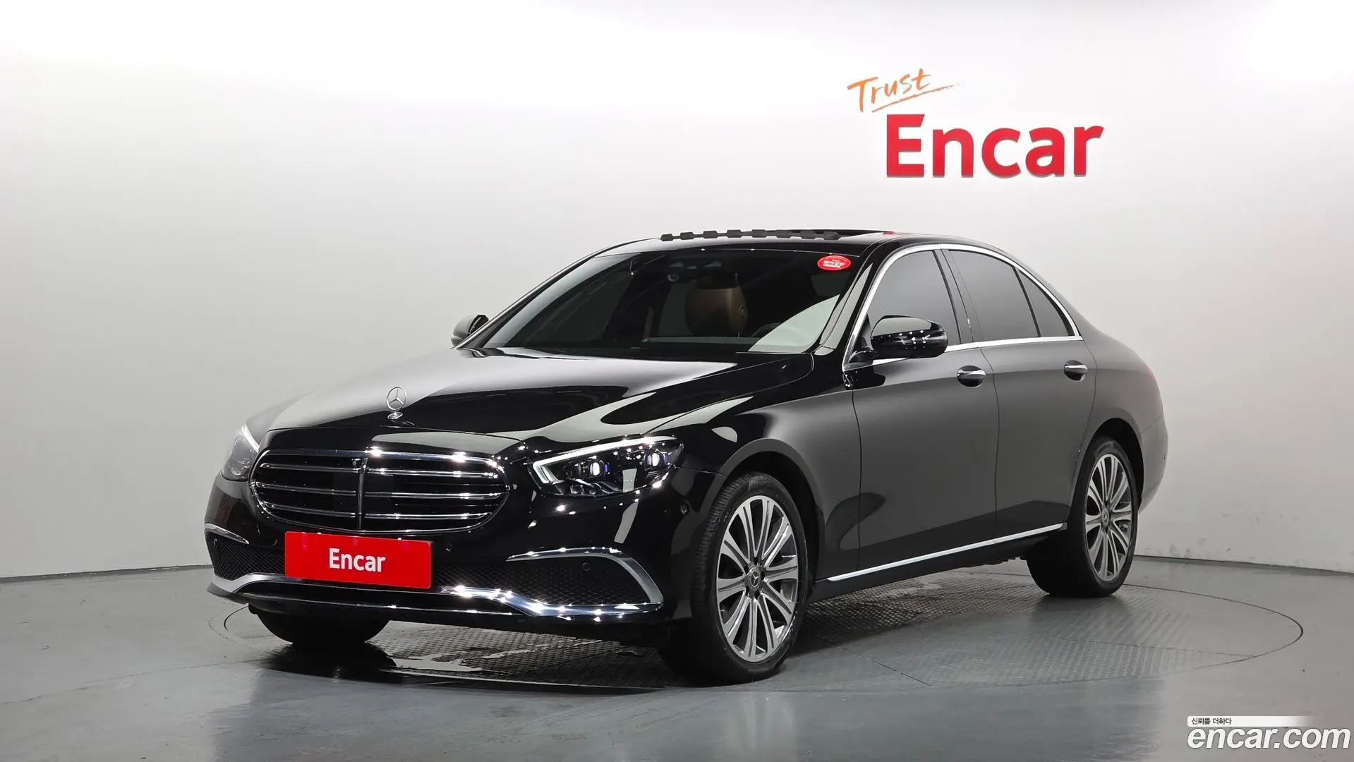 Main__Slider__Photo:E-Class Mercedes-Benz 2023.3-0