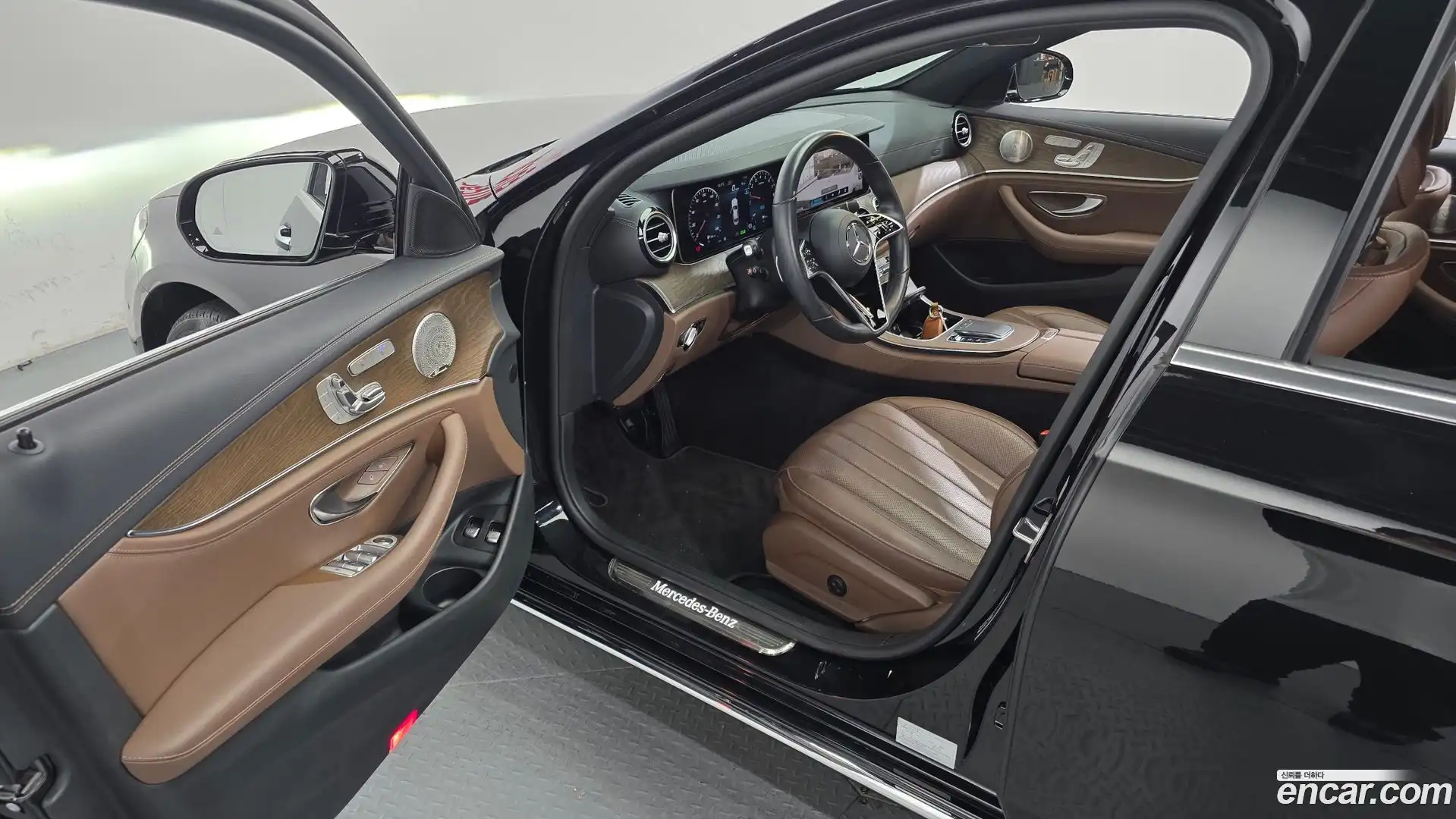 E-Class Mercedes-Benz 2023.3-INNER-010