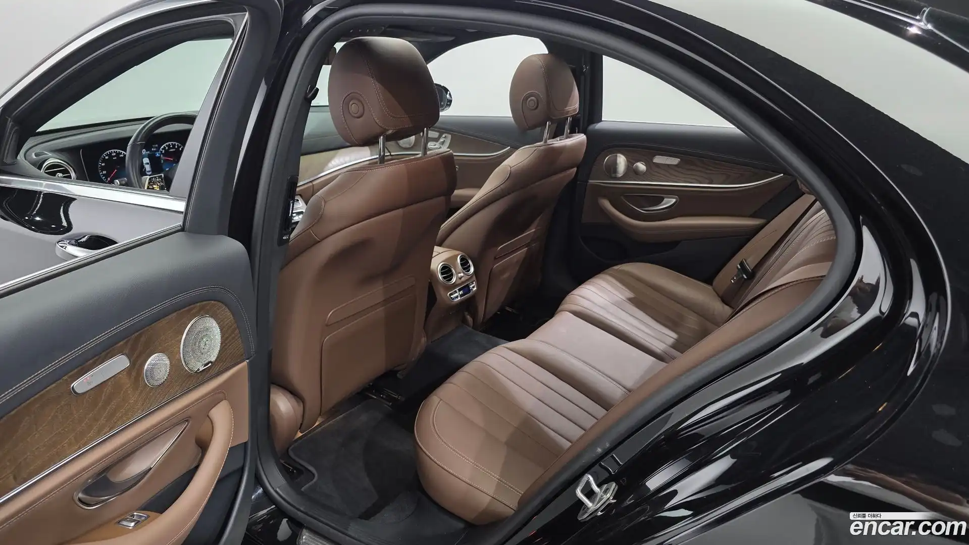 E-Class Mercedes-Benz 2023.3-INNER-036