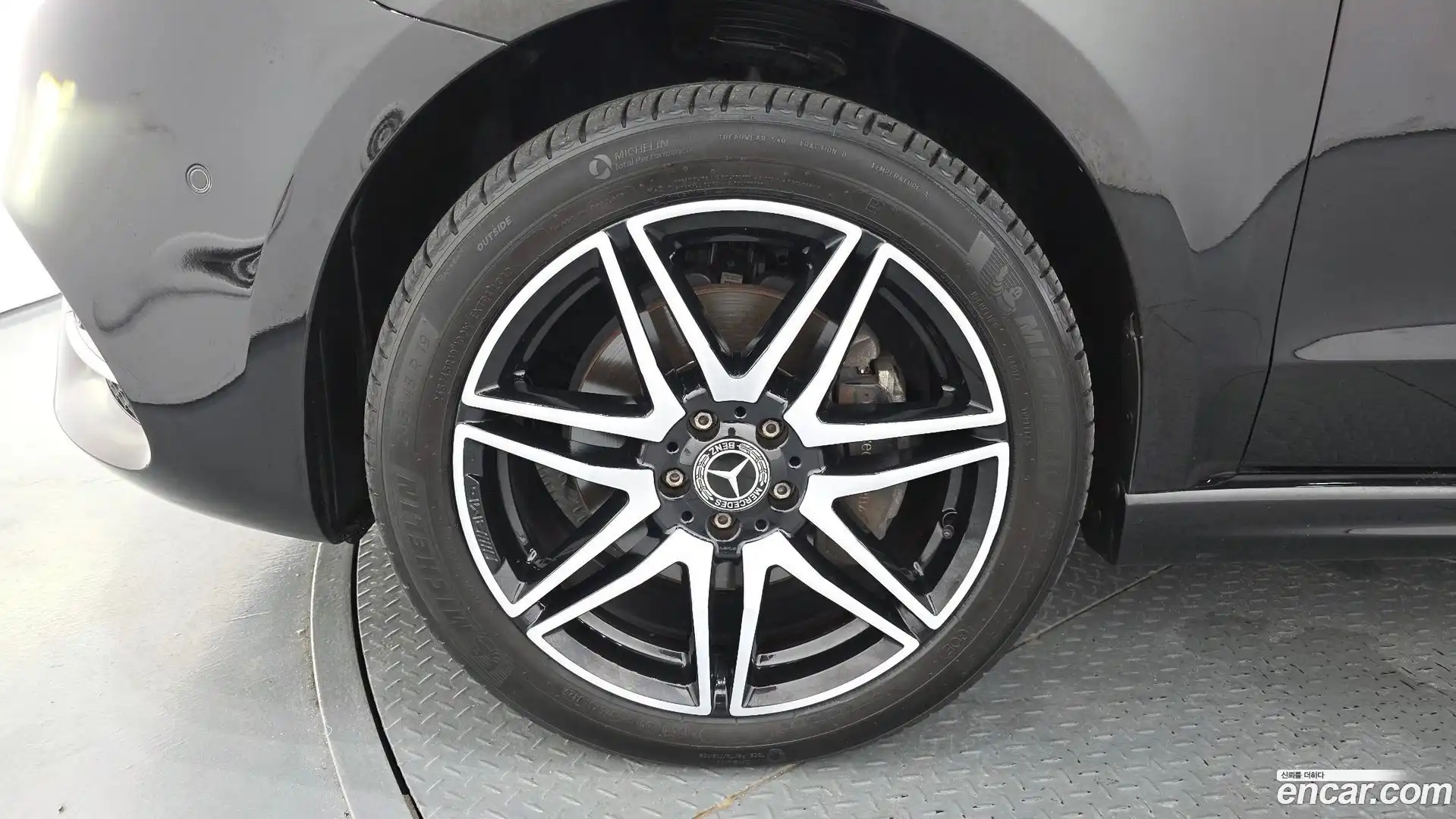 V-Class Mercedes-Benz 2022.9-OUTER-005