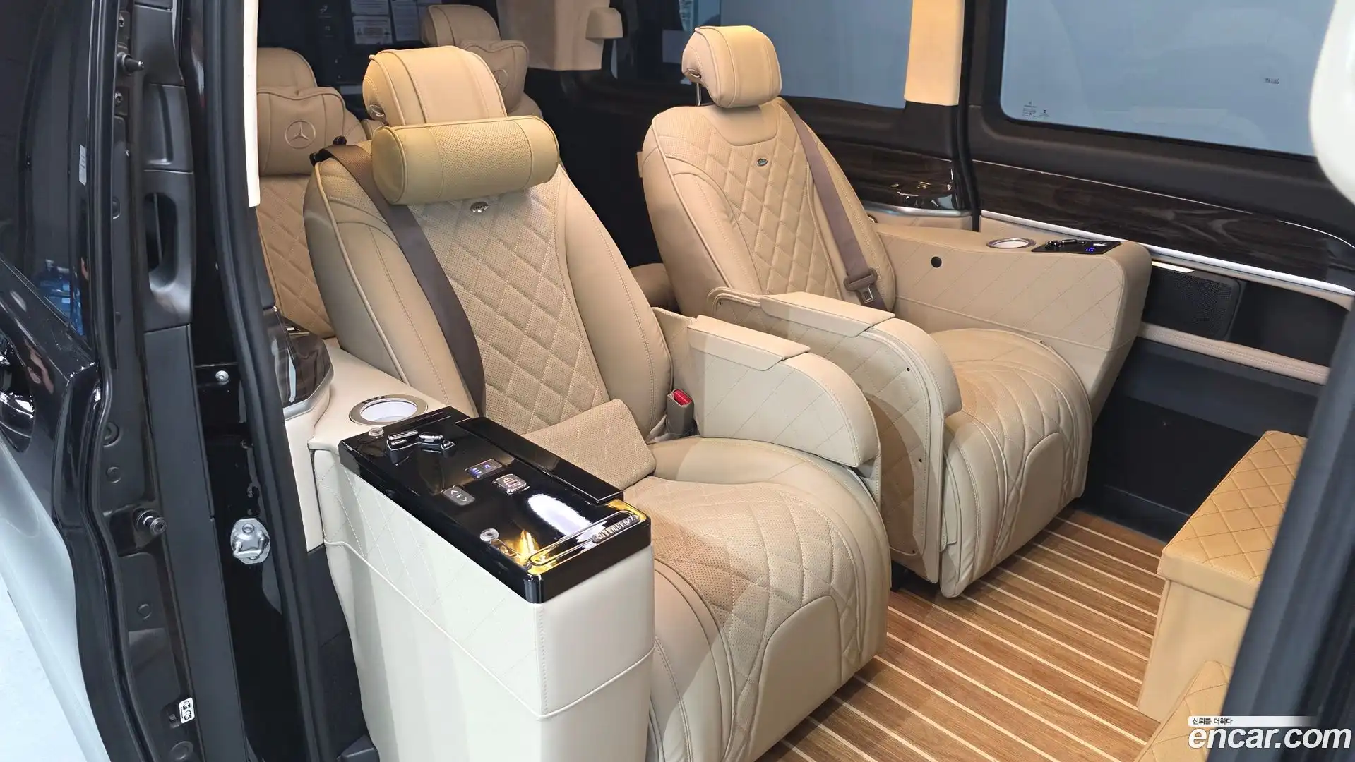 V-Class Mercedes-Benz 2022.9-OPTION-015