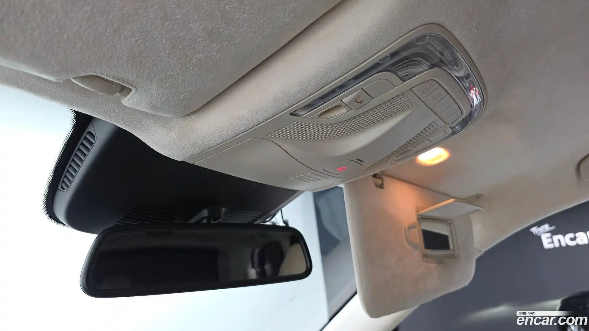 V-Class Mercedes-Benz 2022.9-OPTION-021