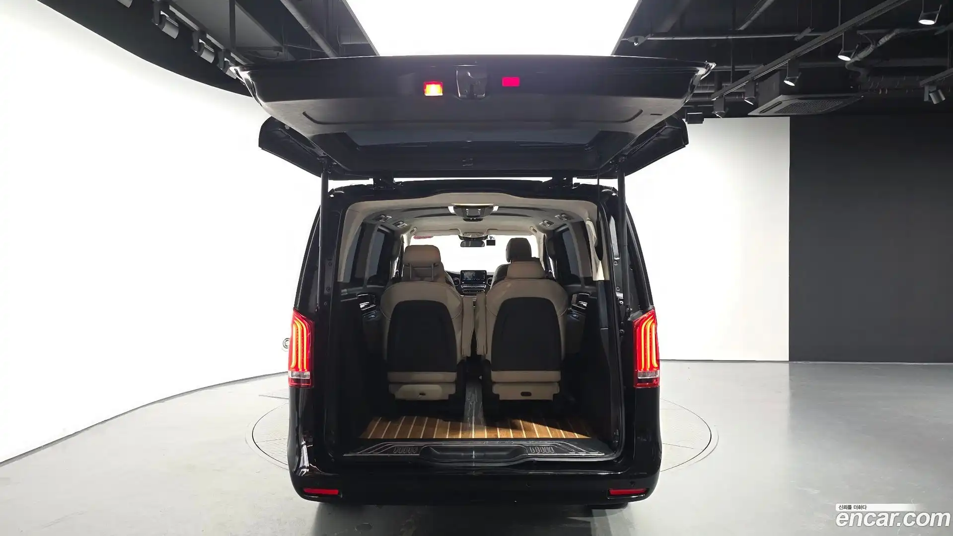 V-Class Mercedes-Benz 2022.9-OPTION-024