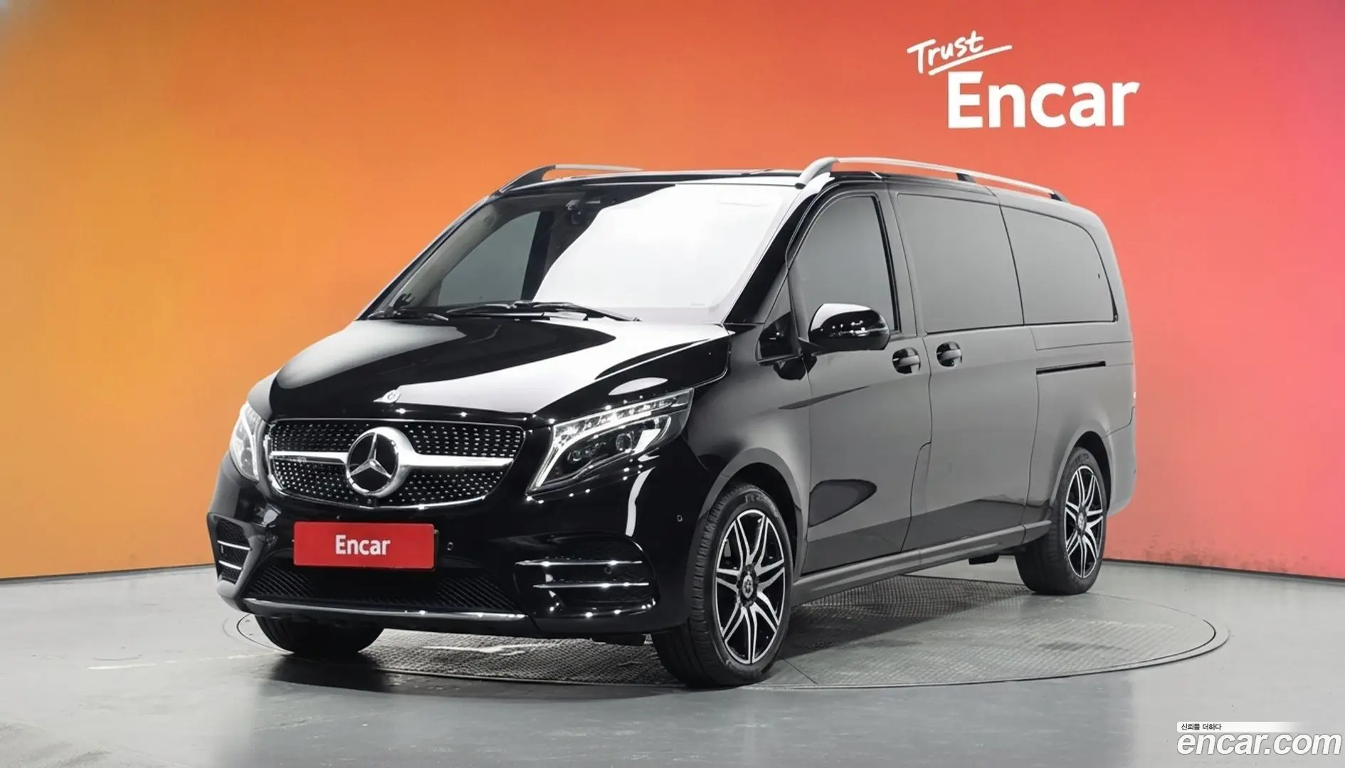 Main__Slider__Photo:V-Class Mercedes-Benz 2022.9-0