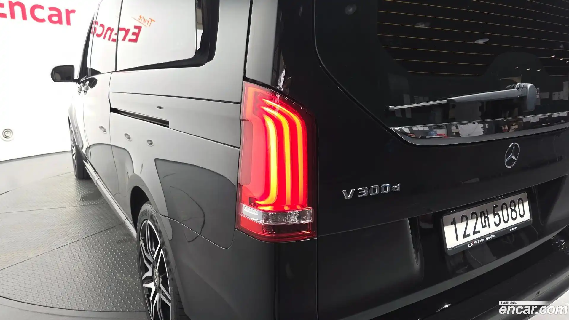 V-Class Mercedes-Benz 2022.9-OUTER-033