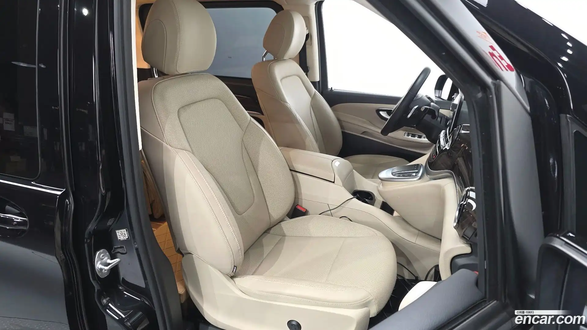 V-Class Mercedes-Benz 2022.9-INNER-036