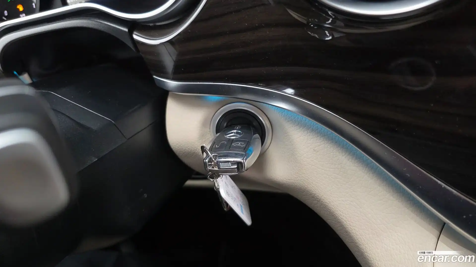 V-Class Mercedes-Benz 2022.9-OPTION-043