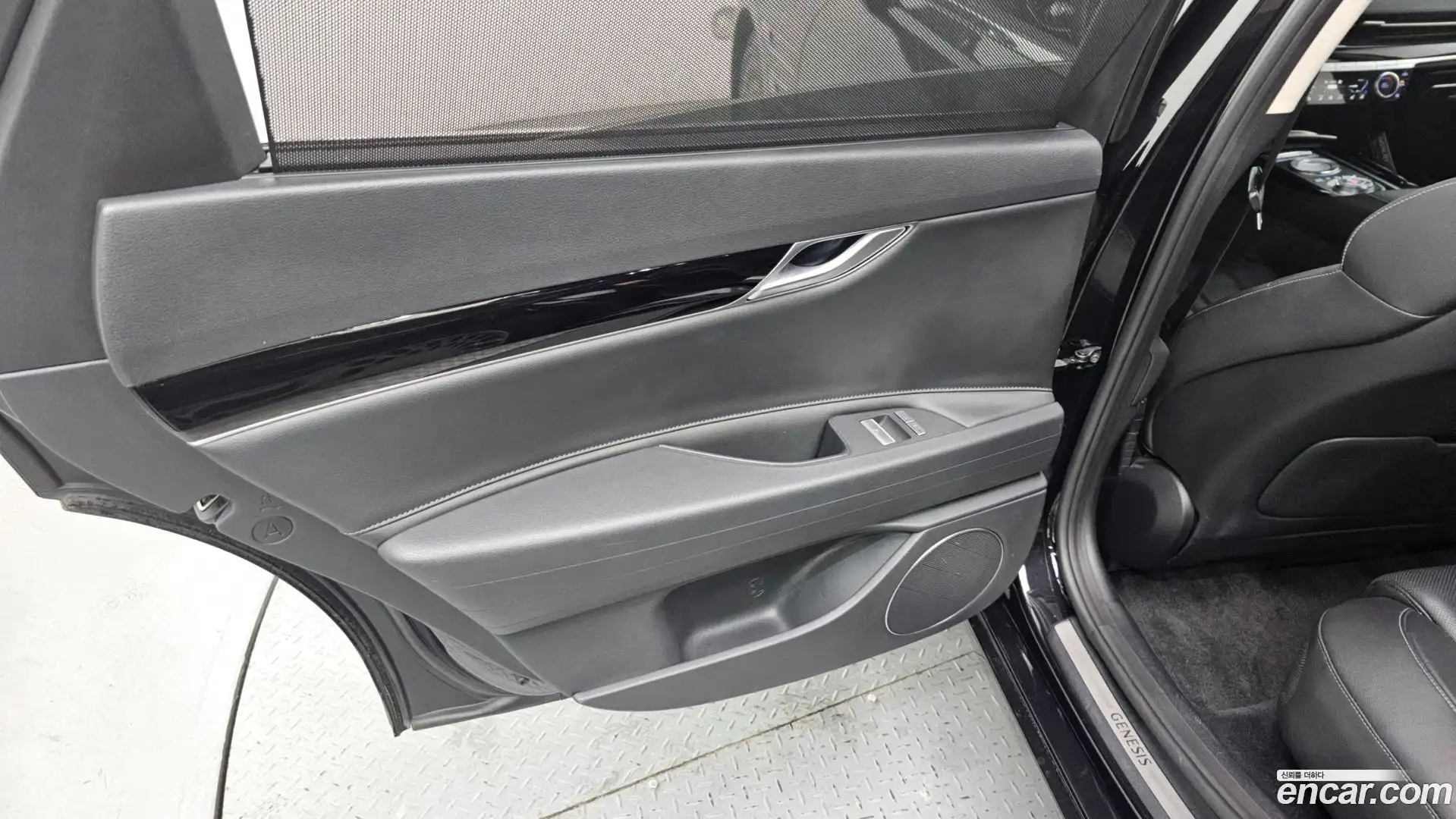 G80 Genesis 2022.1-INNER-035