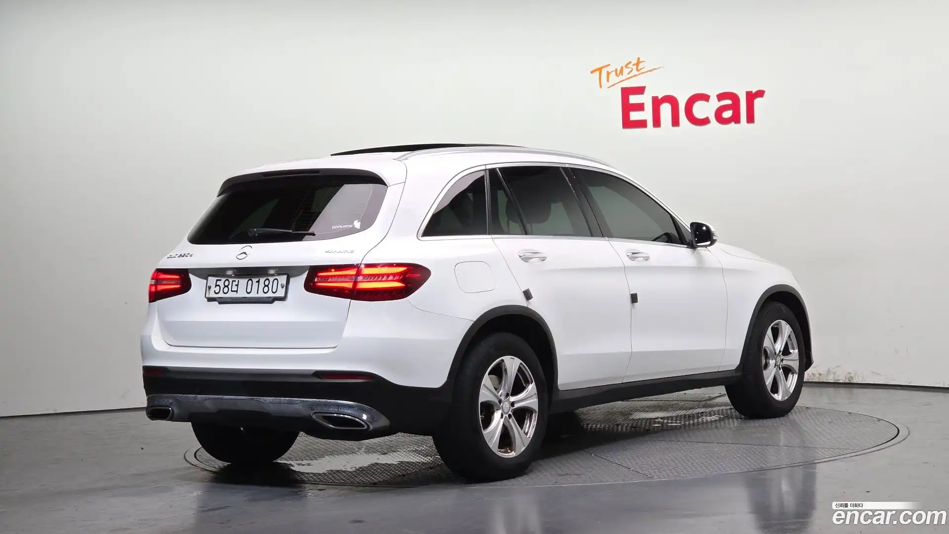 GLC-Class Mercedes-Benz 2016.8-OUTER-002