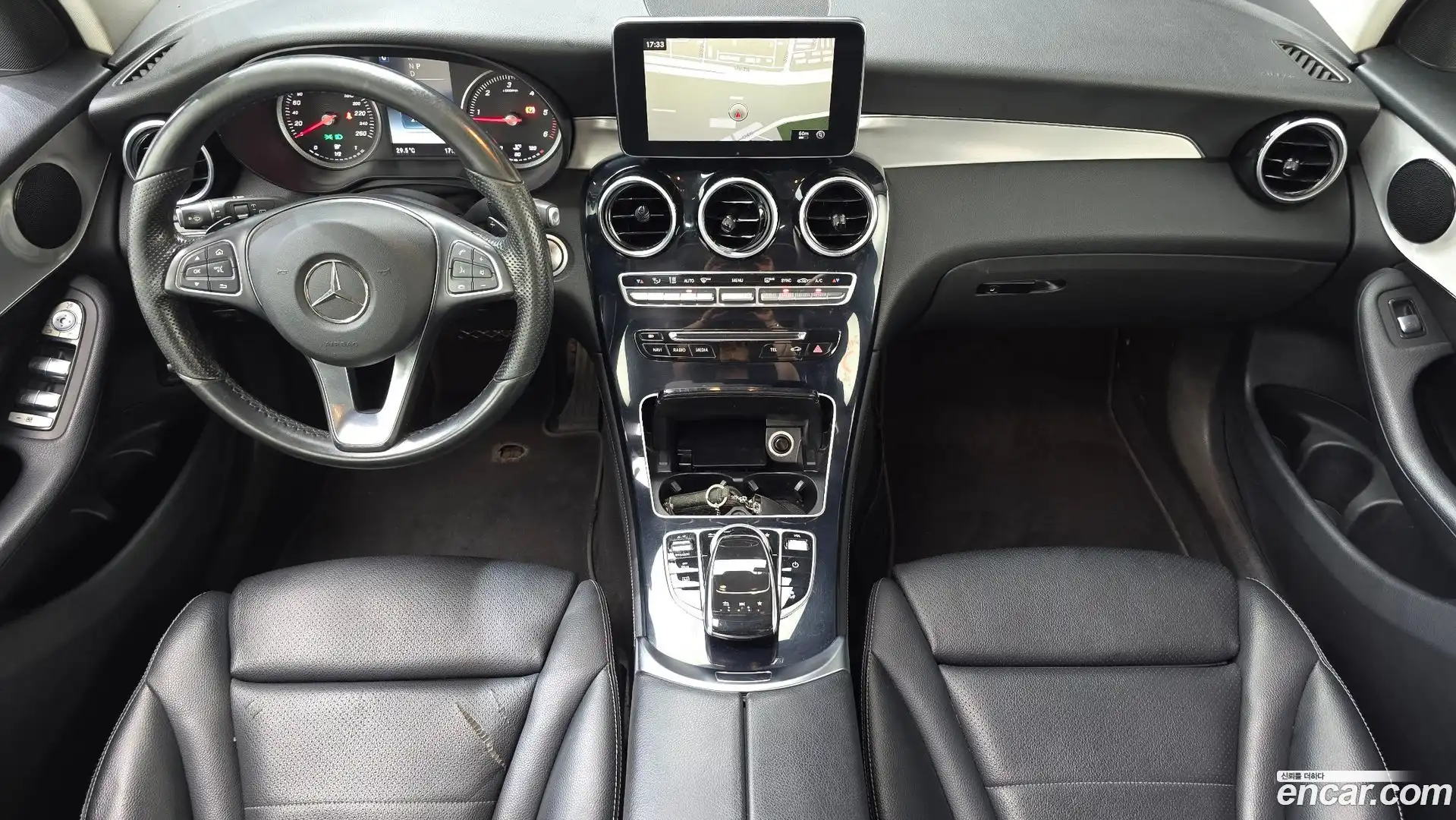 GLC-Class Mercedes-Benz 2016.8-INNER-007