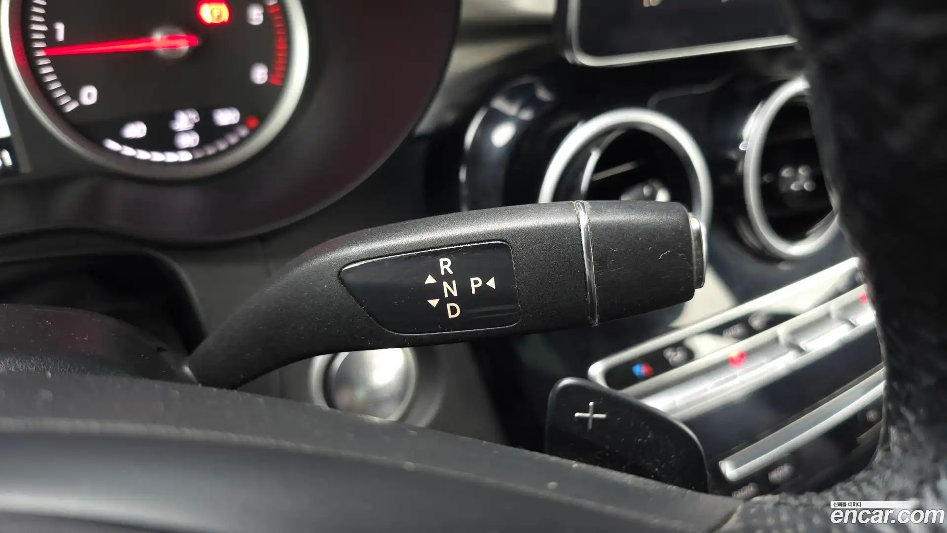 GLC-Class Mercedes-Benz 2016.8-INNER-009