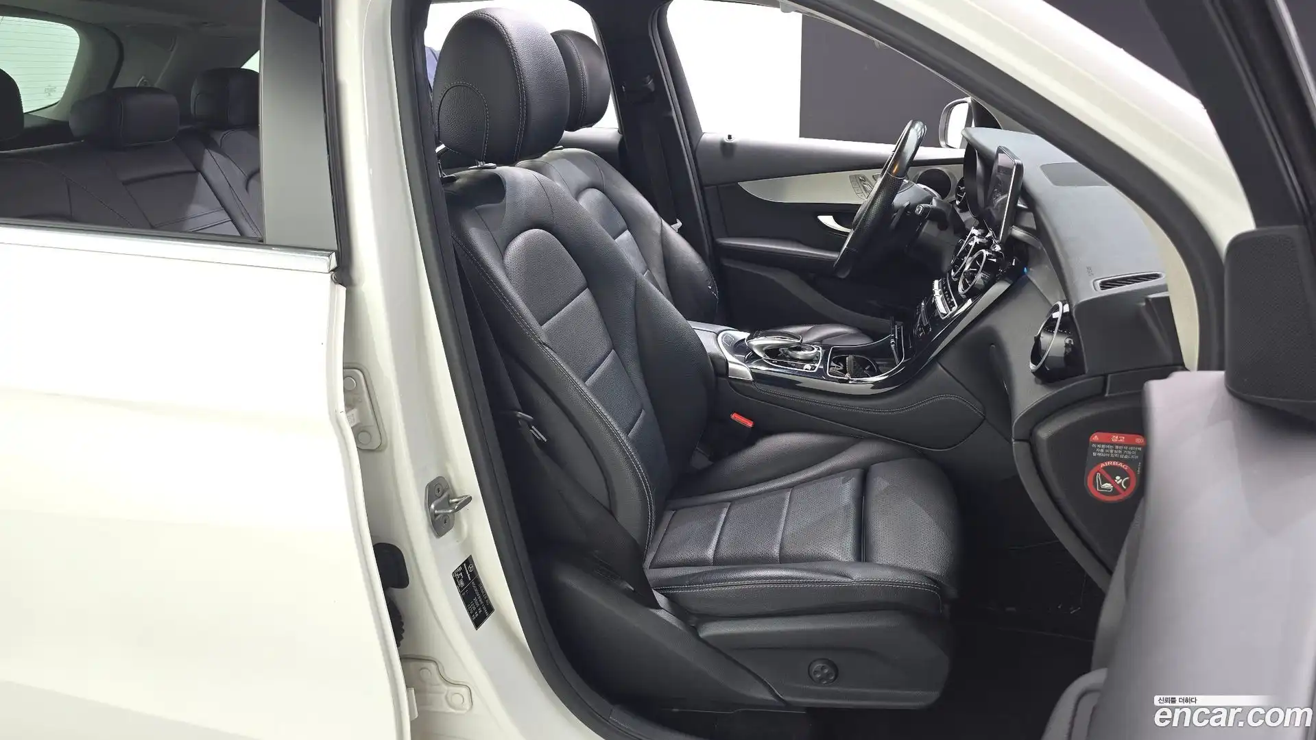GLC-Class Mercedes-Benz 2016.8-OPTION-016