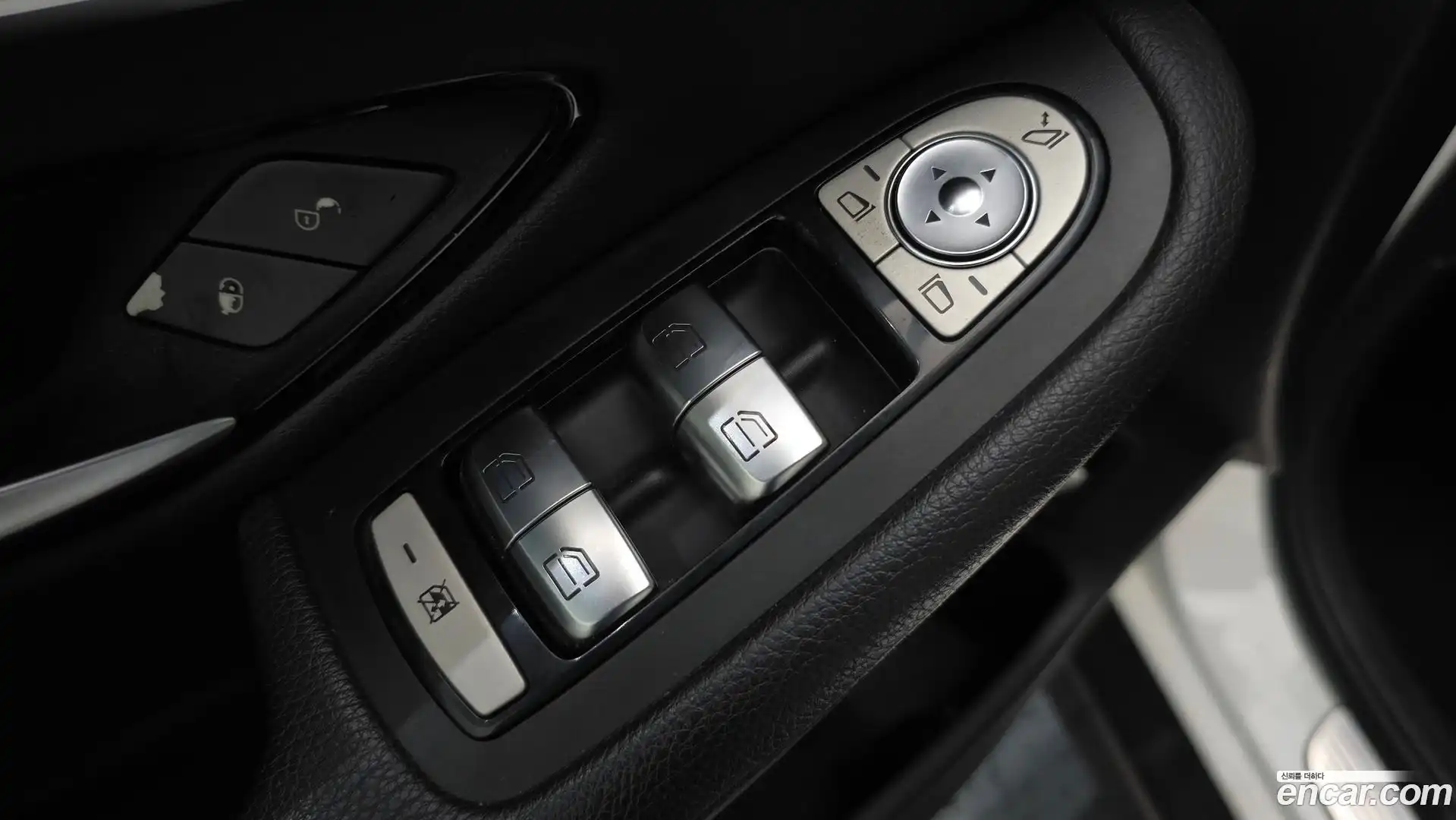 GLC-Class Mercedes-Benz 2016.8-OPTION-018