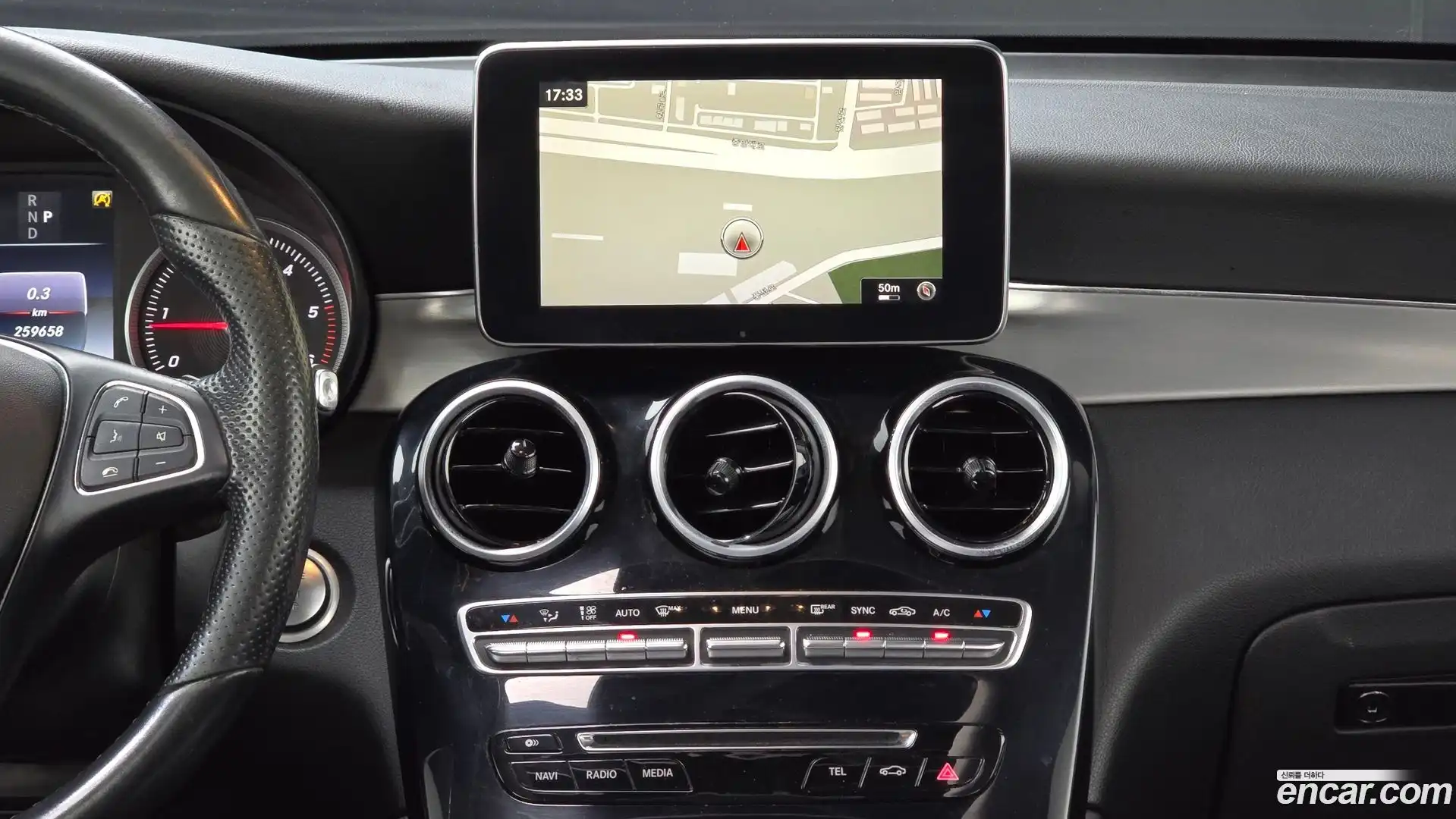 GLC-Class Mercedes-Benz 2016.8-OPTION-023