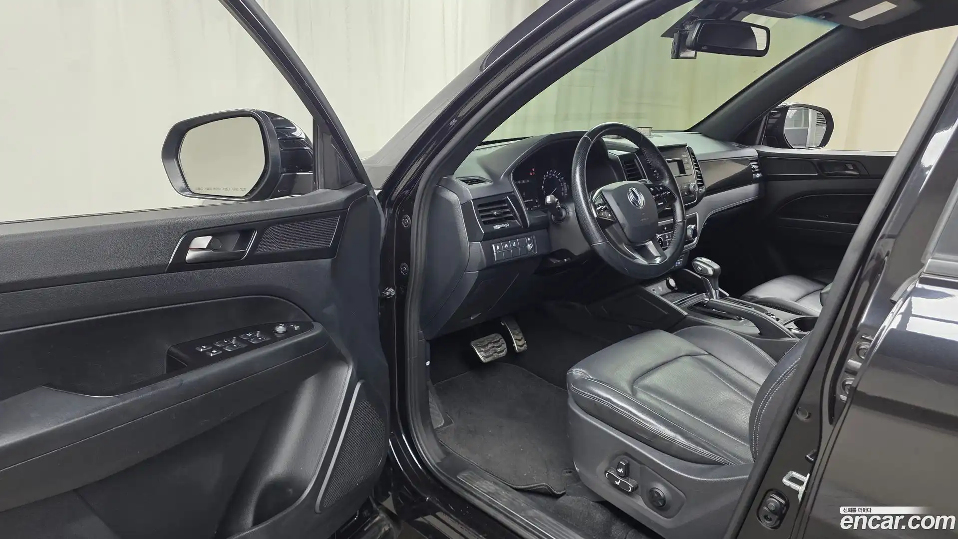 Rexton KG Mobility 2021.0-INNER-010