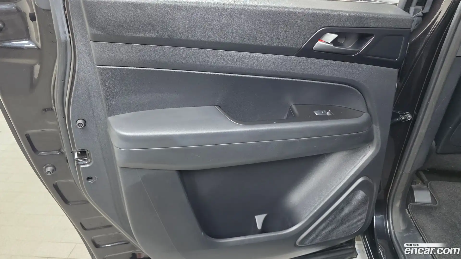 Rexton KG Mobility 2021.0-INNER-035