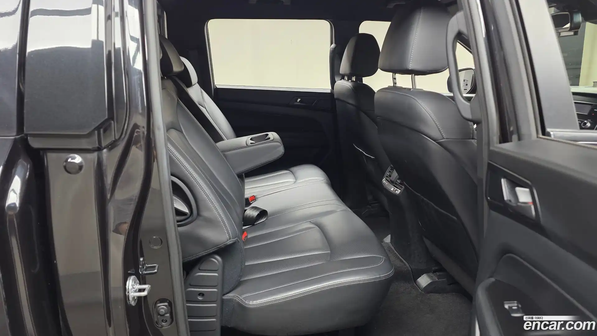 Rexton KG Mobility 2021.0-INNER-036