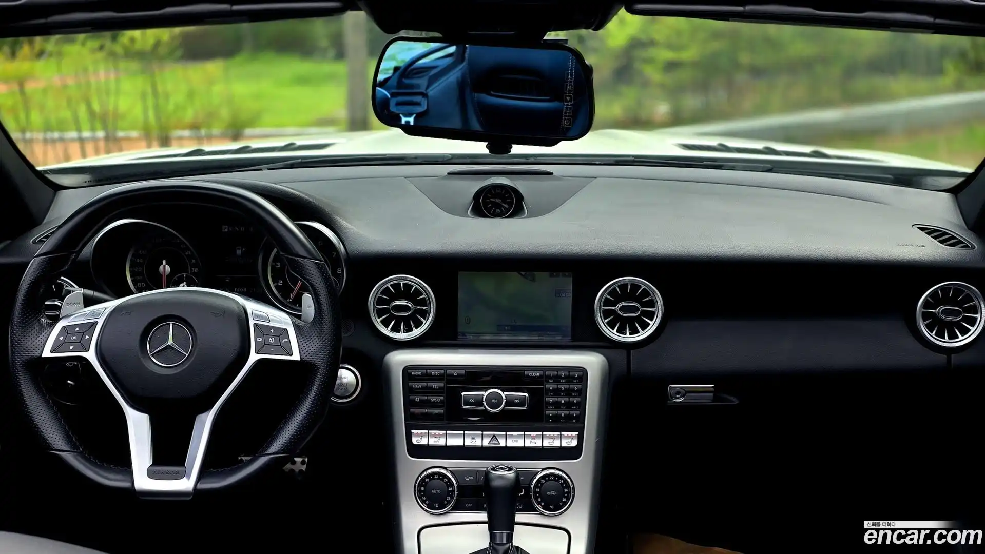 SLK-Class Mercedes-Benz 2012.6-INNER-009